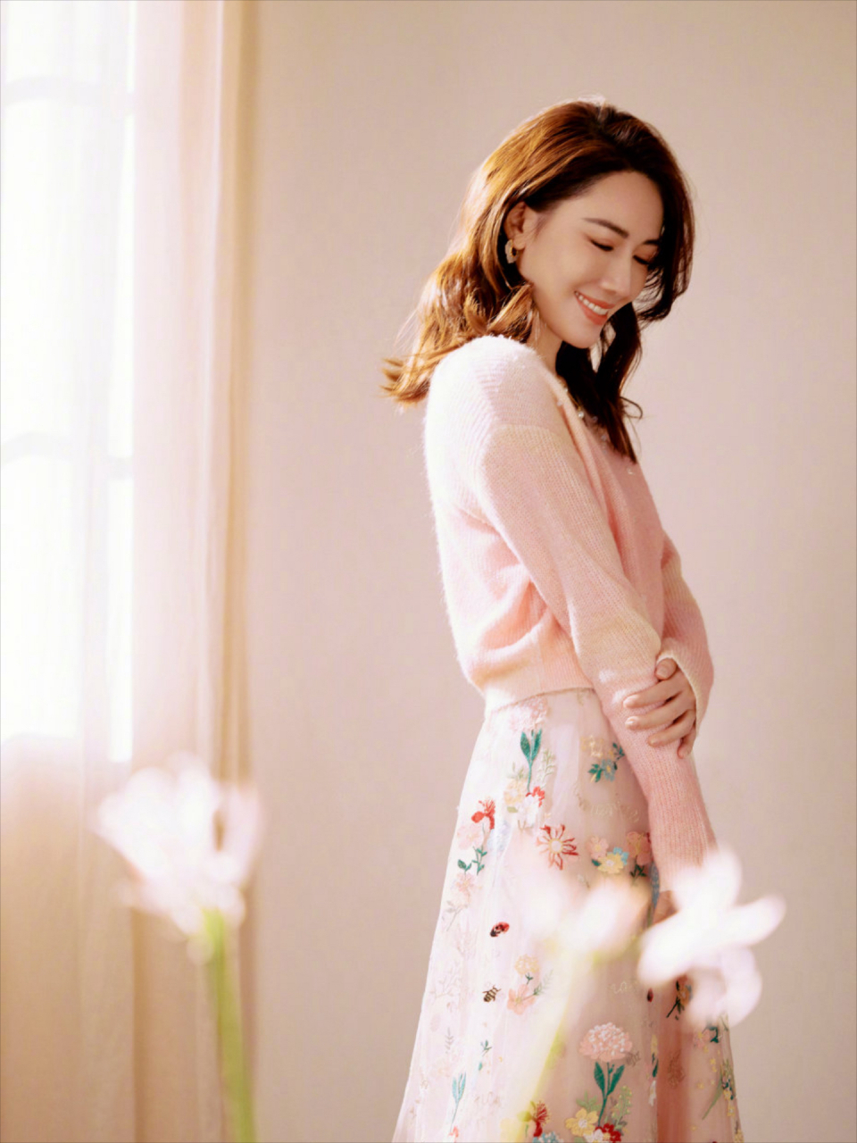 李施华火了之后,写真没停过,以前没觉得她这么好看[滑稽]#明星