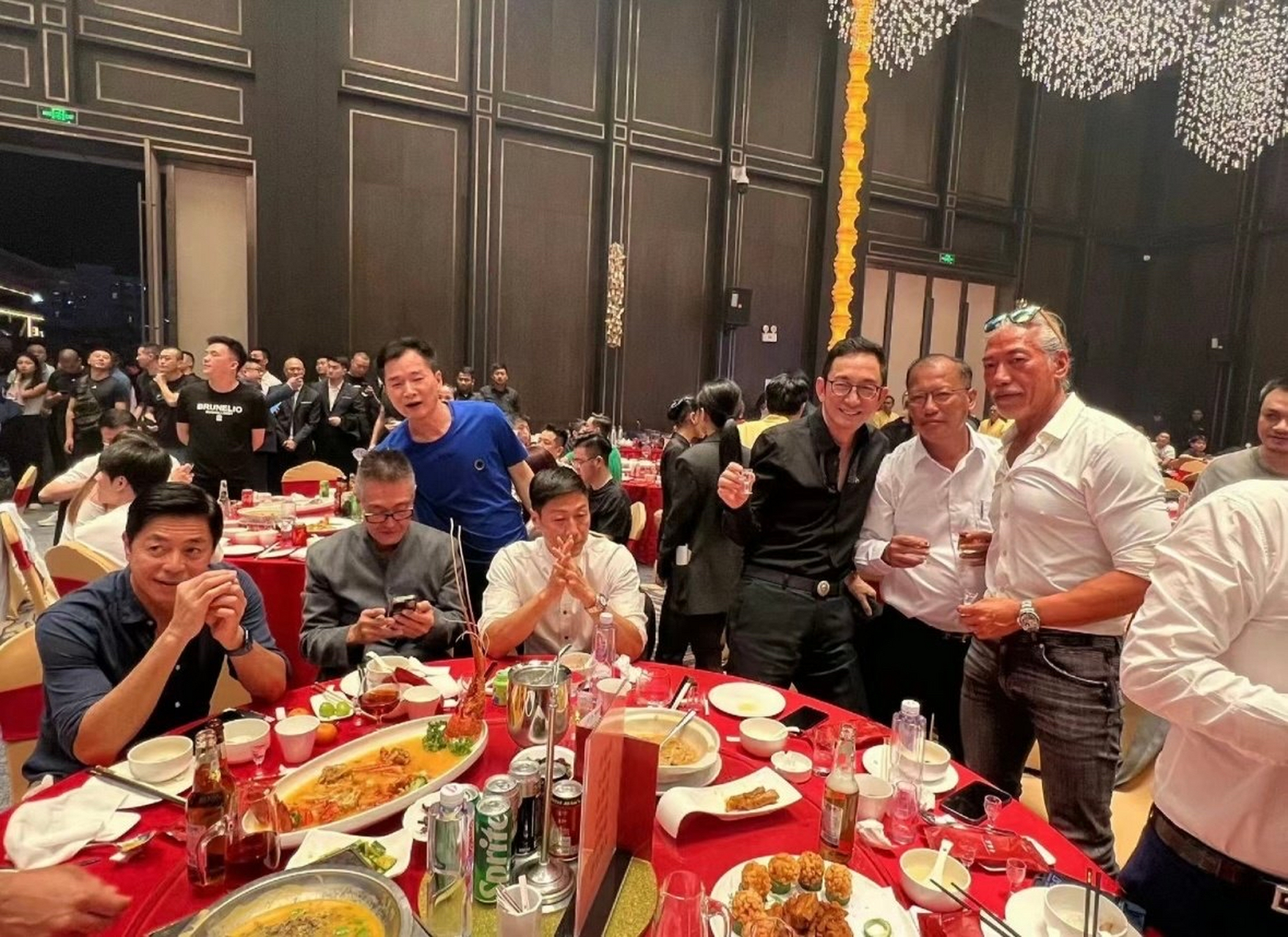 吴启华,张耀扬,林国斌,何启南,卢惠光出席年会晚宴.