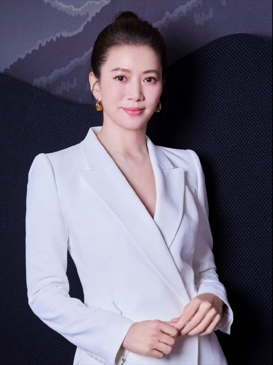 袁咏仪最新美图,这个状态,好的不行啊[心]#明星