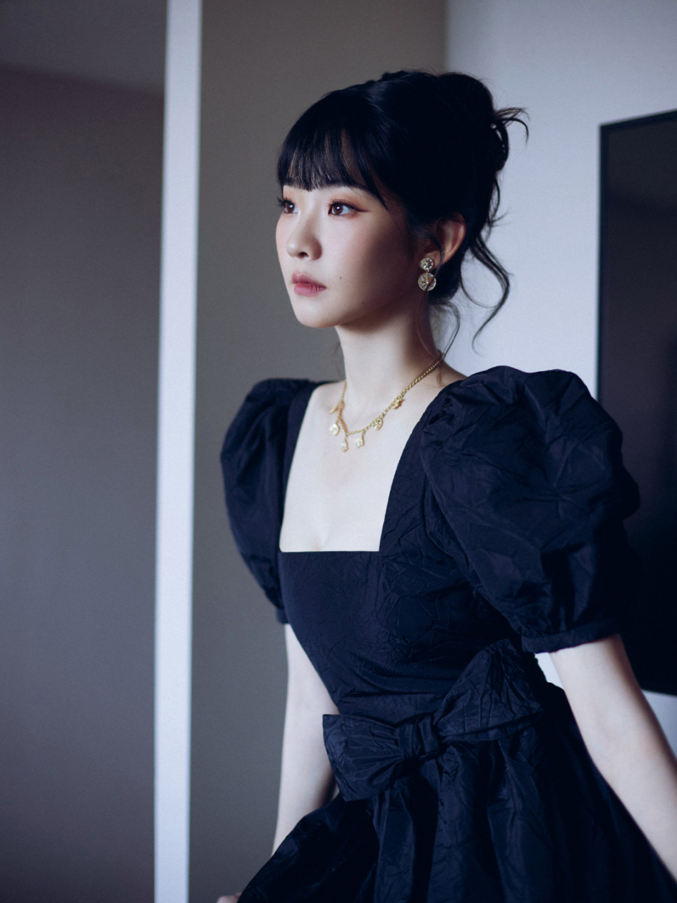 张艺凡最新美图.  97那一眼,仿佛看到了整个宇宙的深邃!