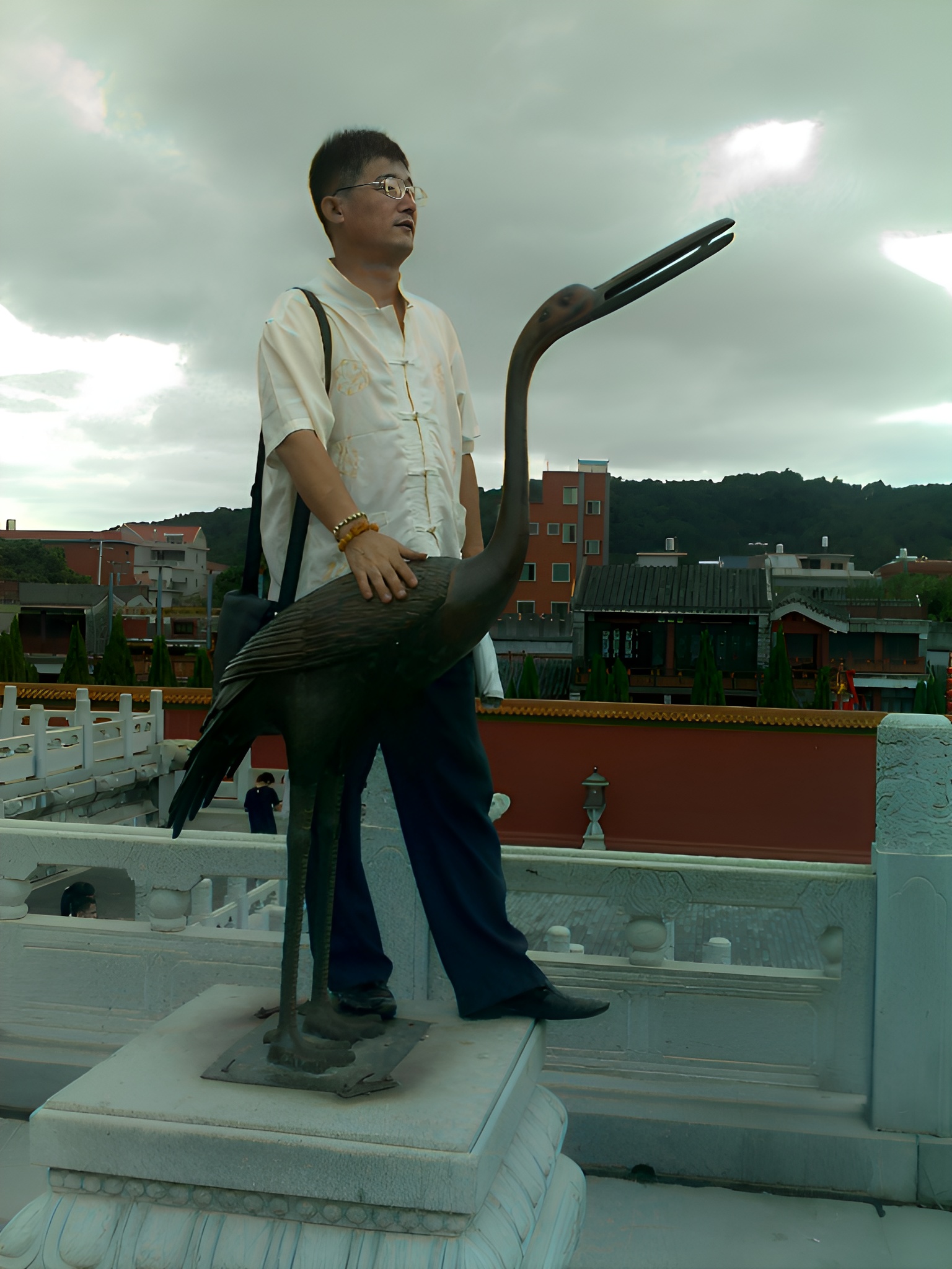 我是一名珠宝商.中医师.风水师,心理医生 想找一位知己