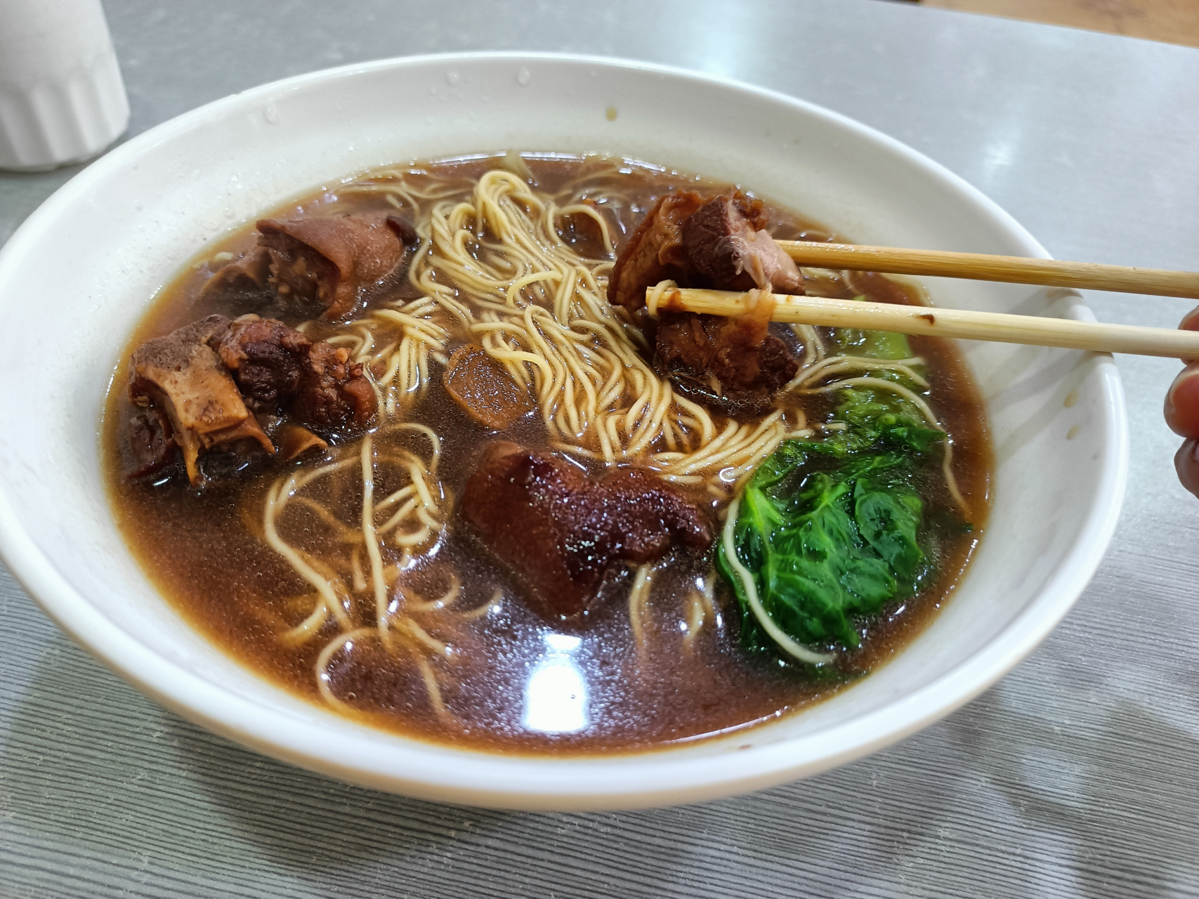 今天吃了碗网红猪脚面,确实很好吃!以前也吃过,但没留意.