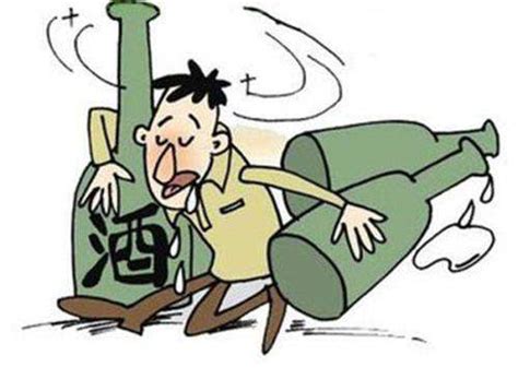 刚抿第一口酒,少量酒精就像小调皮,从口腔黏膜偷偷