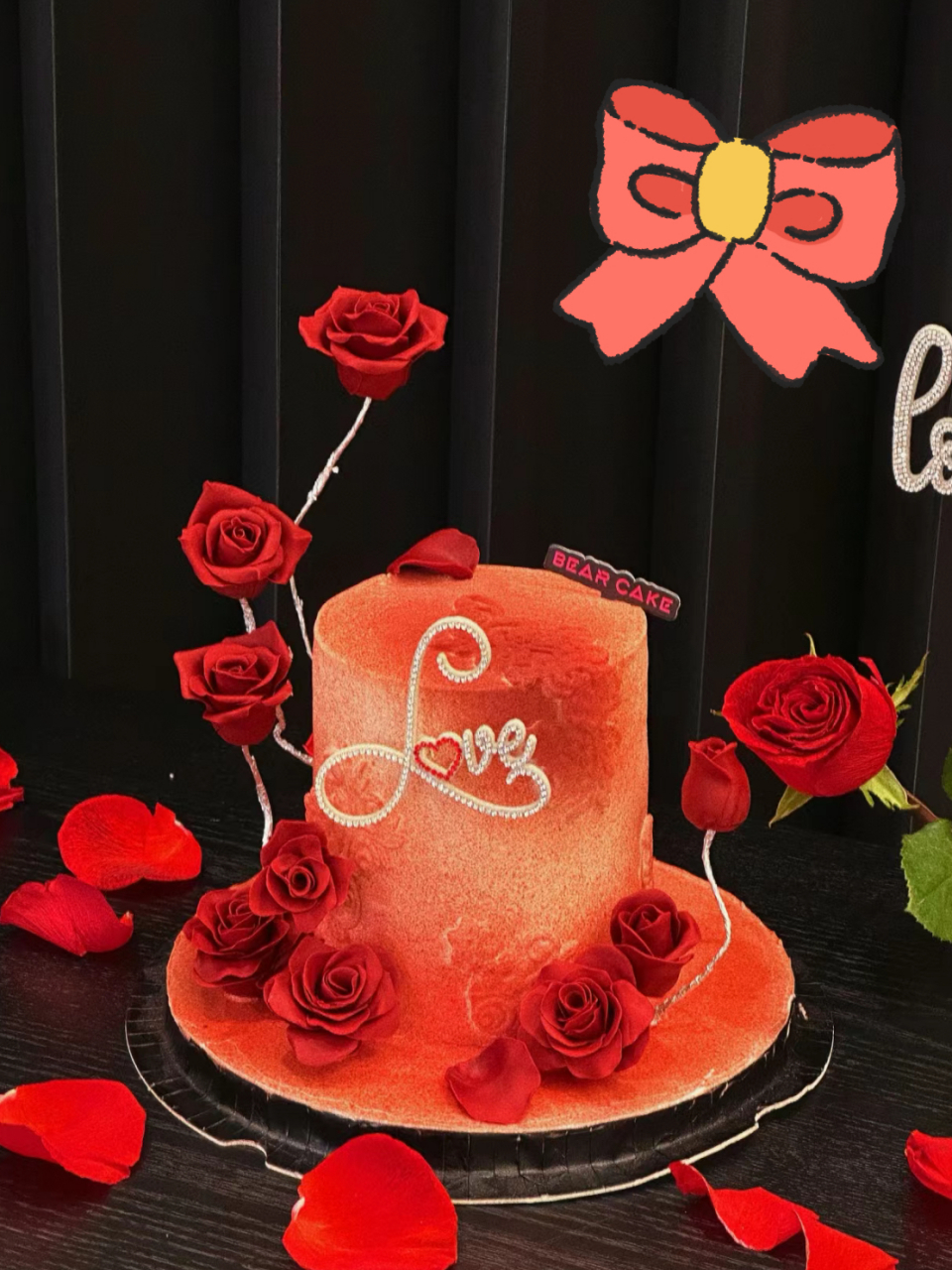 这款红色恋人蛋糕简直甜到心扉90  95 眼前这款蛋糕,简直是浪漫至