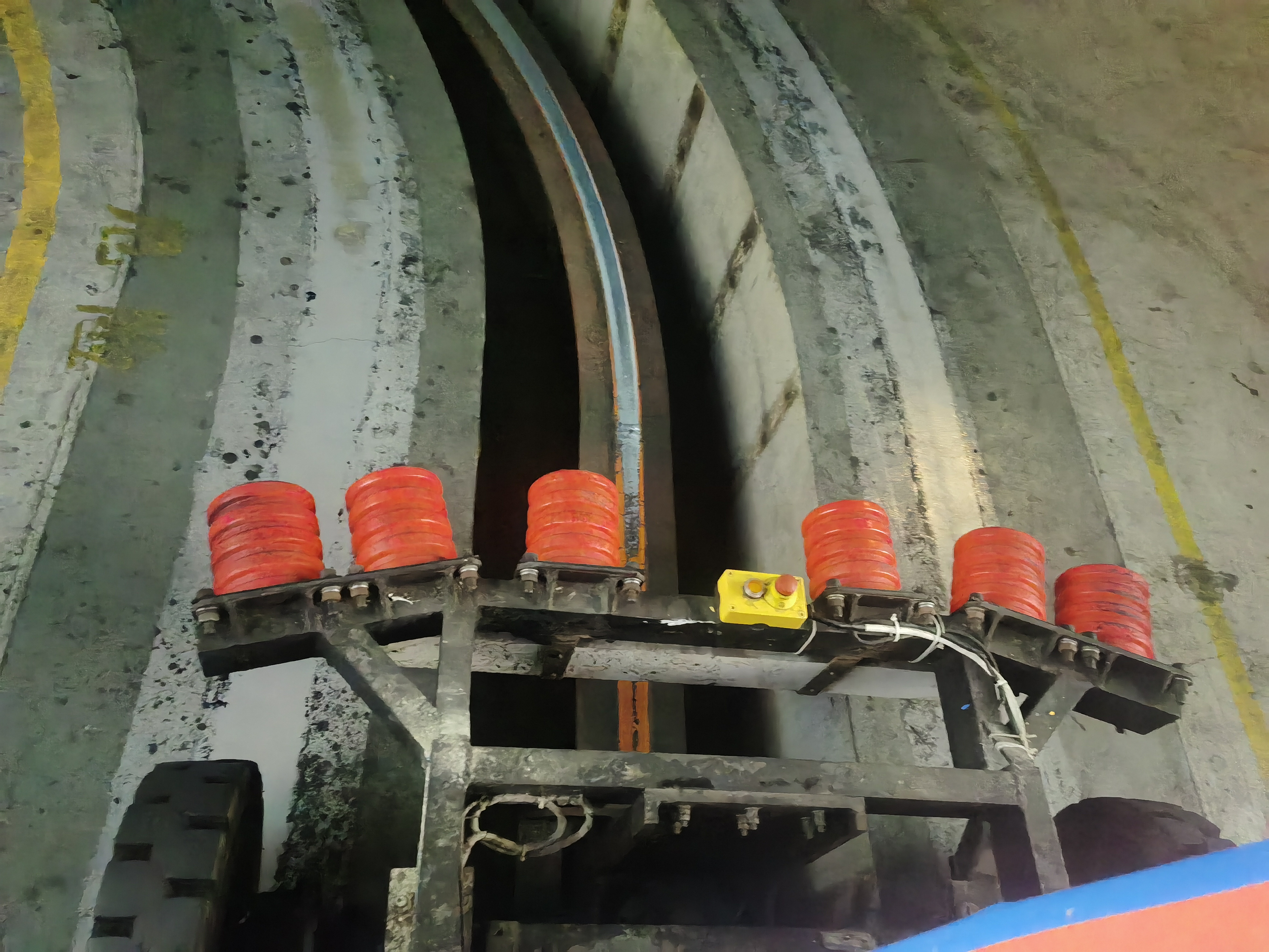 聚氨酯缓冲器应用在游乐设施游乐设备,yse型三合一电动机yse80-6-1.