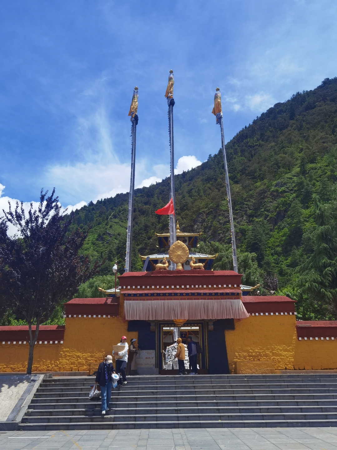 自驾高原行之五十:吉隆镇帕巴寺风光 帕巴寺,位于日喀则市吉隆县吉隆