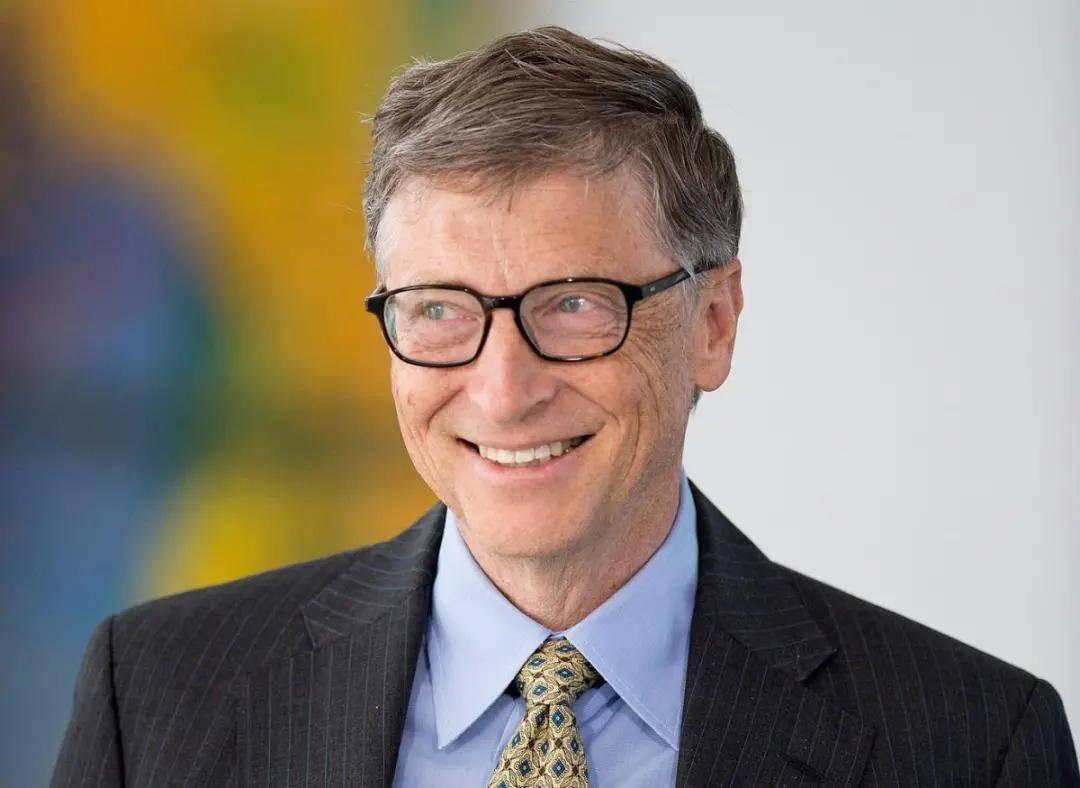盖茨是一位企业家,技术专家和慈善家,他创立的慈善基金会,有约500亿