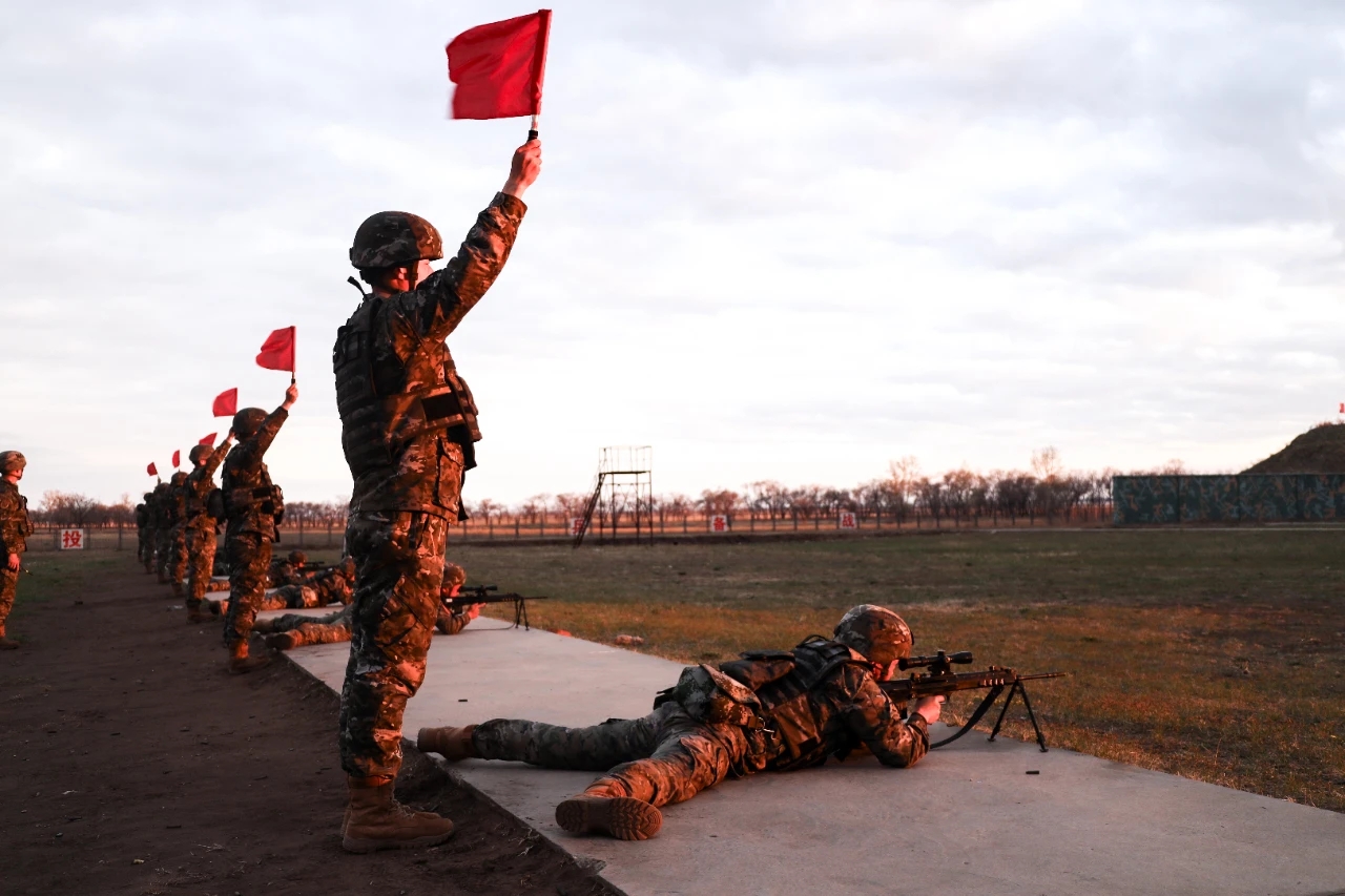 厉兵秣马正当时  连日来武警某支队  从严从实组织