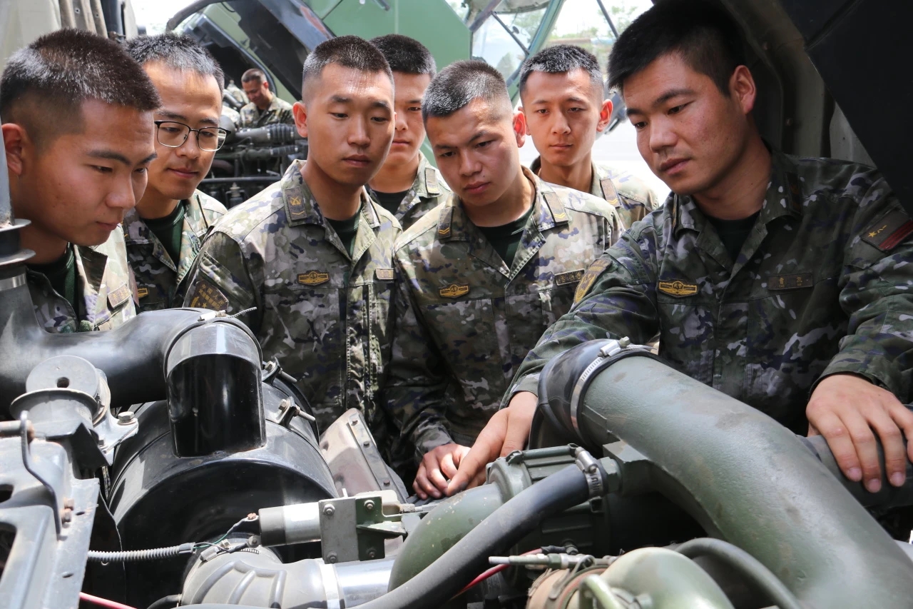 员陕西武警武警三期驾驶员七十年代部队驾驶员培训图片陆军驾驶训练