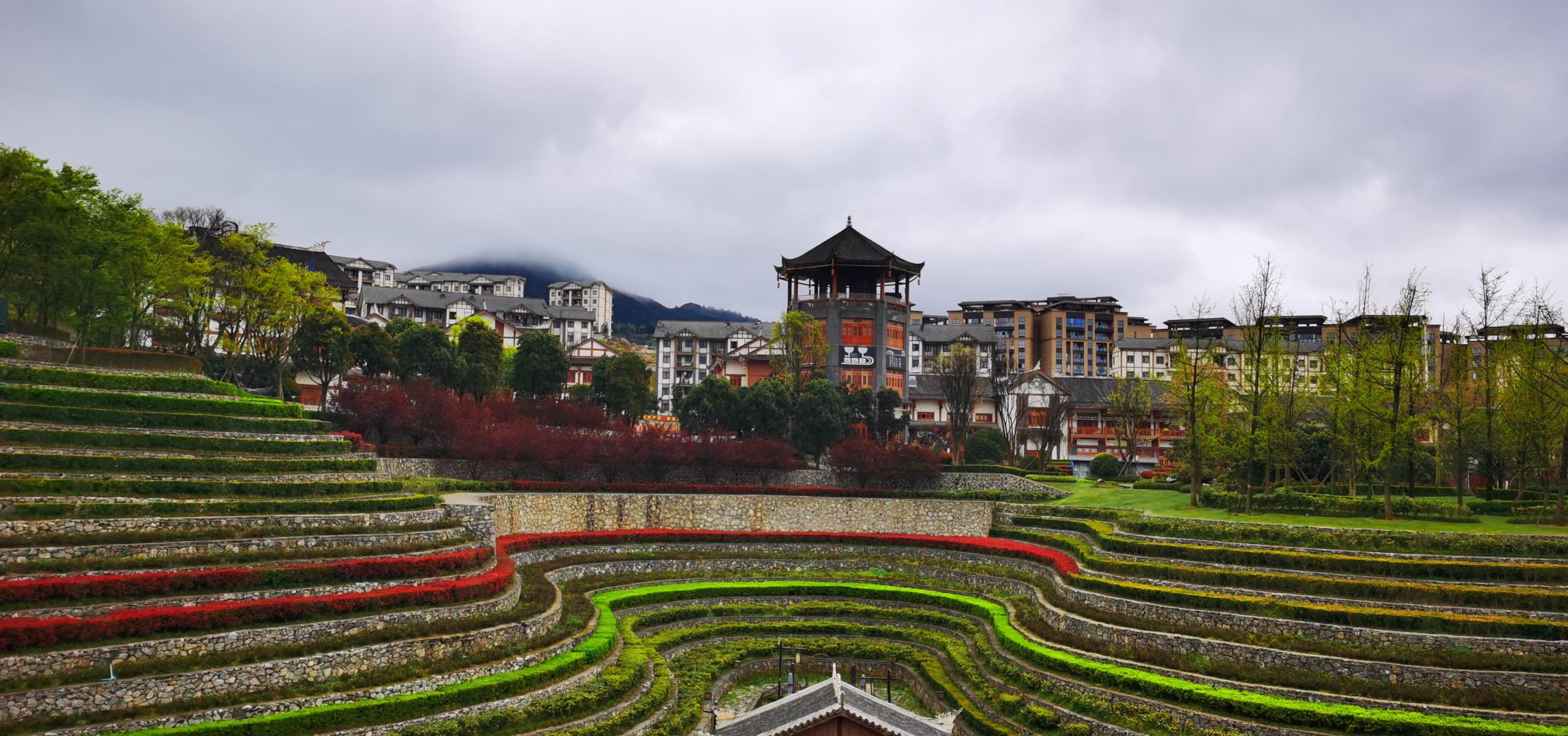 毕节奢香古镇彩色梯田