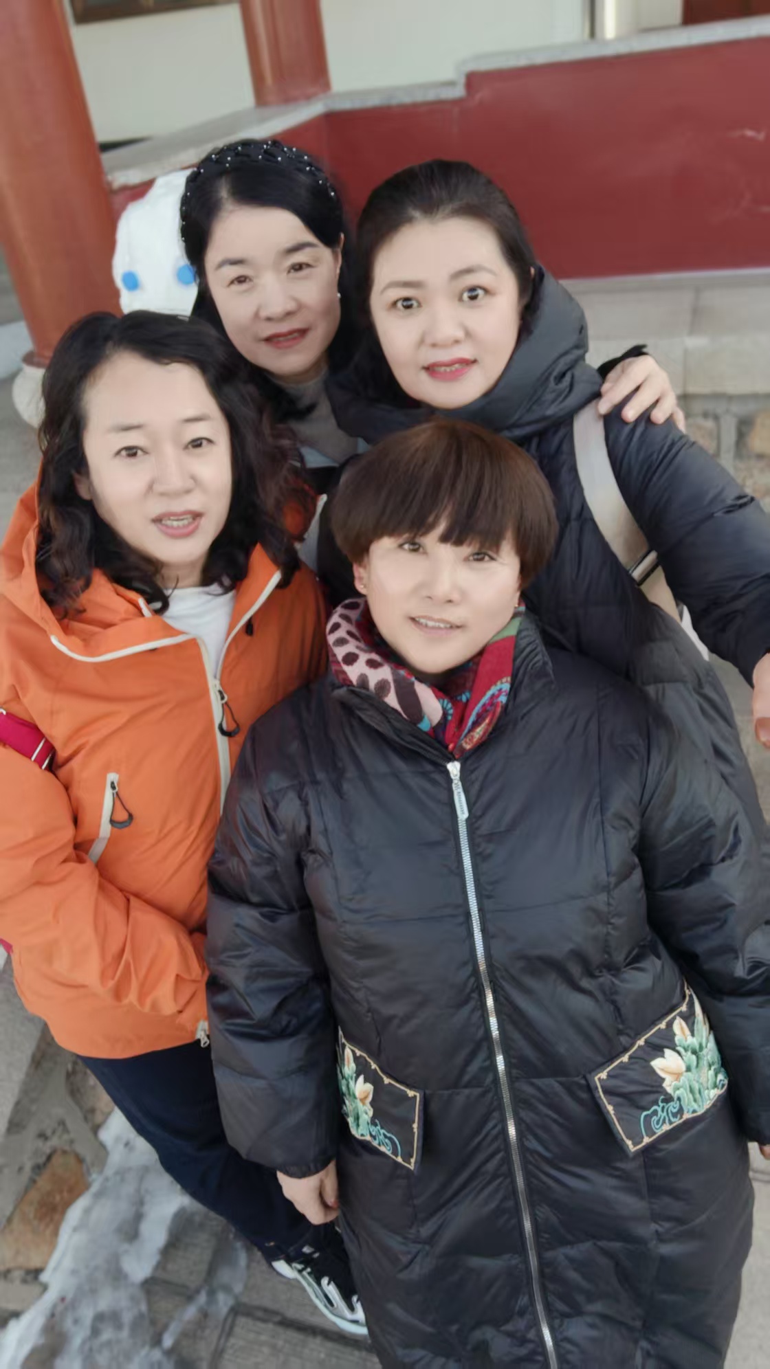 四朵金花齐绽放,姐妹情深笑开颜