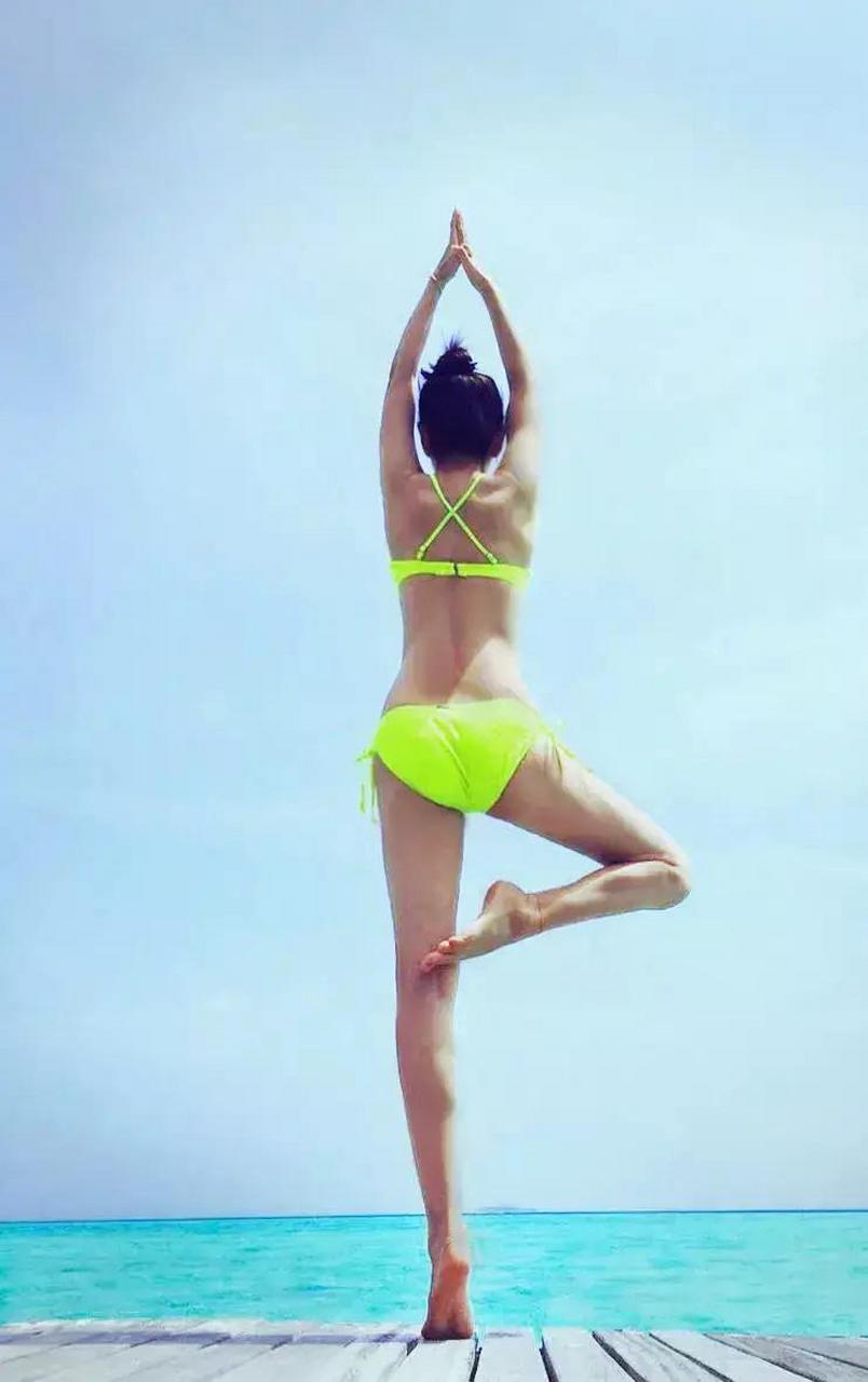 明星娱乐综艺# 李冰冰比基尼!海边瑜伽