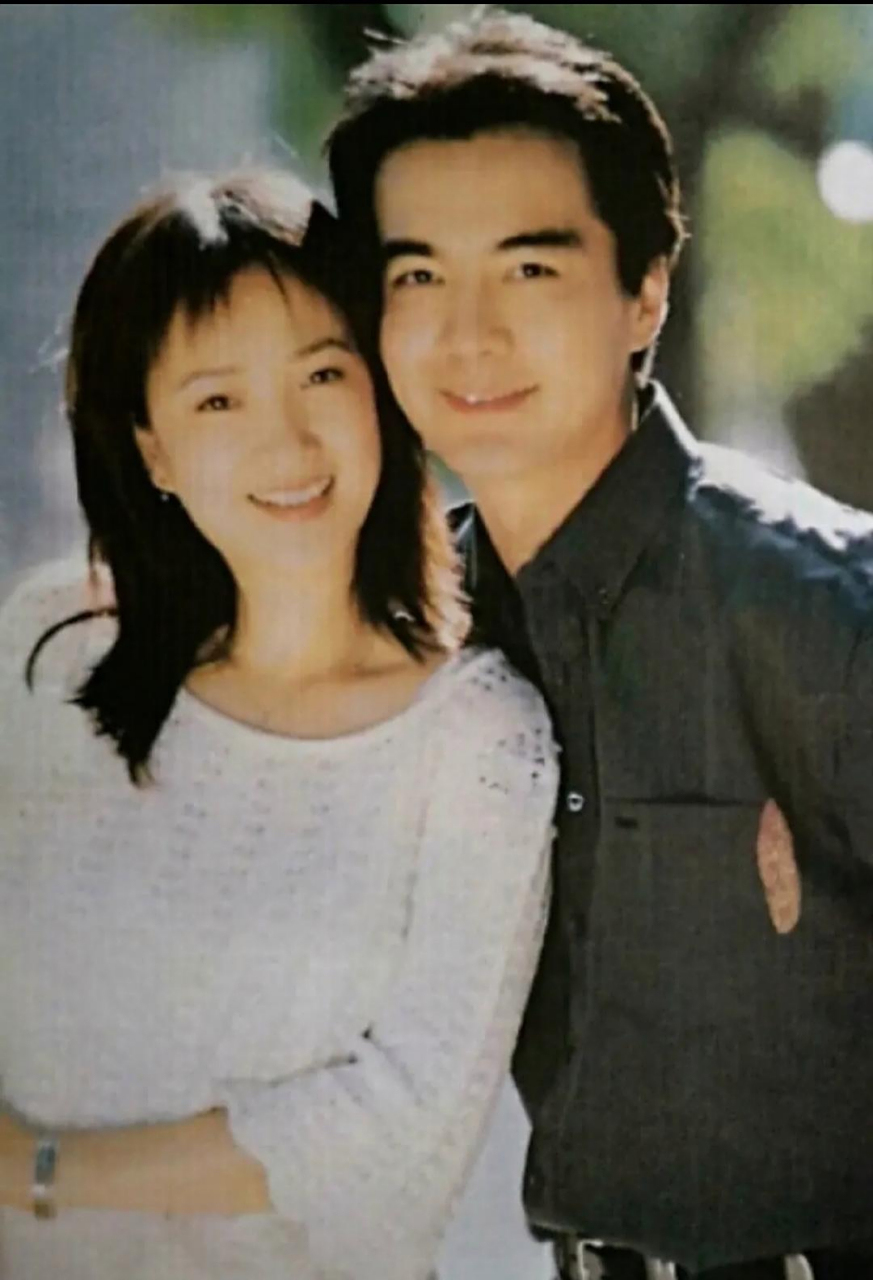 许亚军和何晴的儿子许何去年中戏毕业.