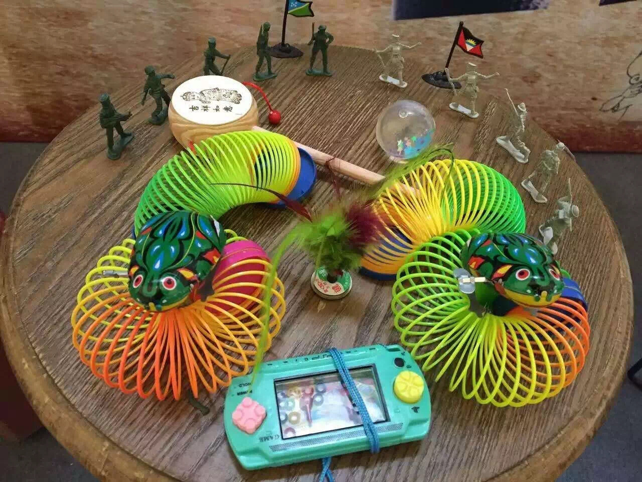 小度小度送我礼物# @百度动态童年,我们什么都没有,漫山遍野四处跑