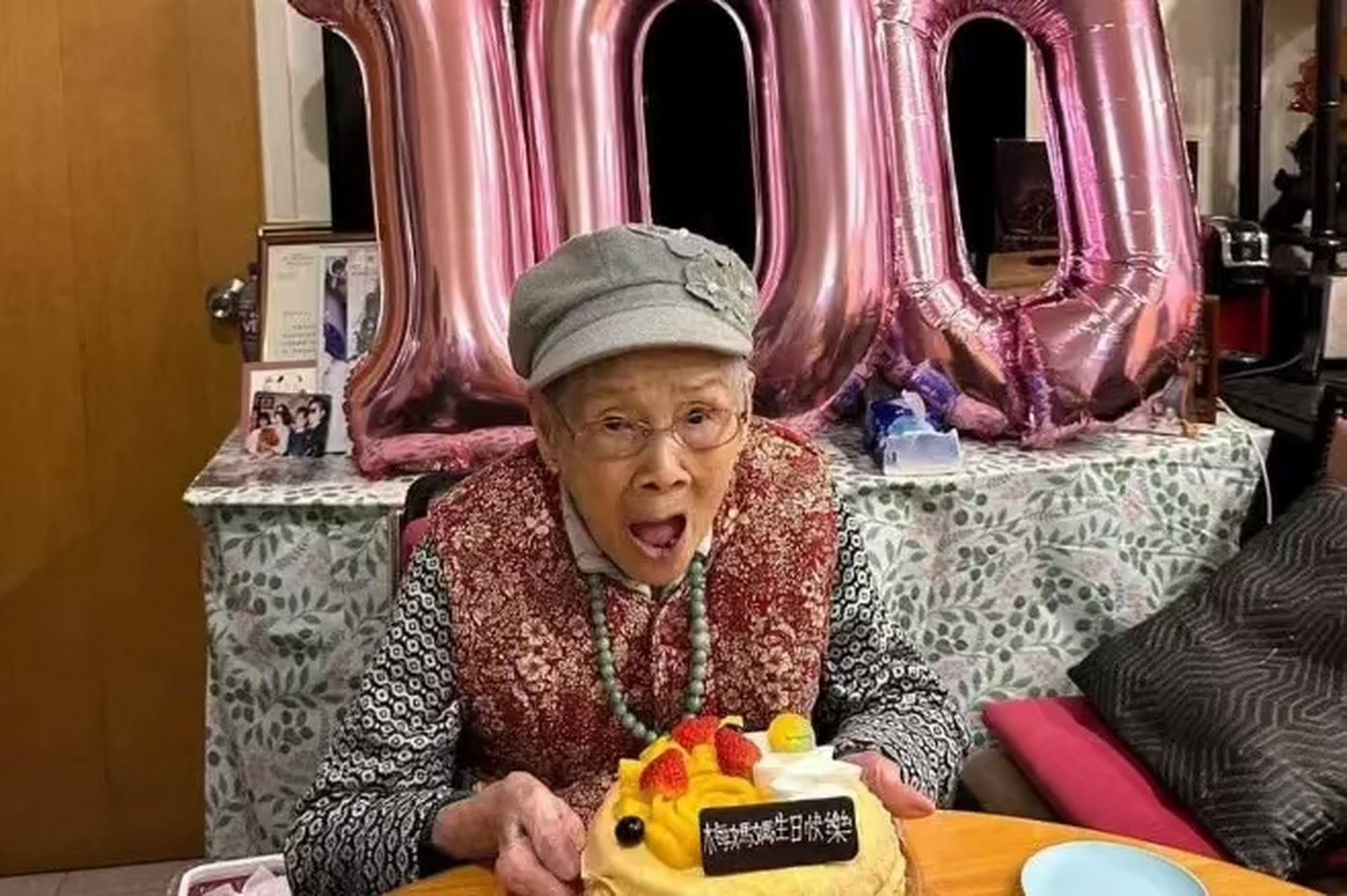 梅艳芳妈妈100岁生日,看上去精神状态真好!  图网侵删