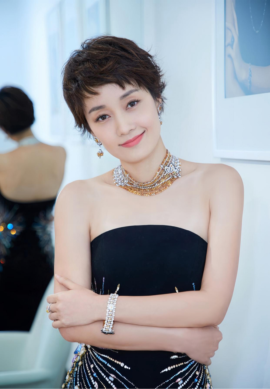 的马伊琍一直活得人间清醒,离婚后的她就像是在逆生长一般,越来越漂亮