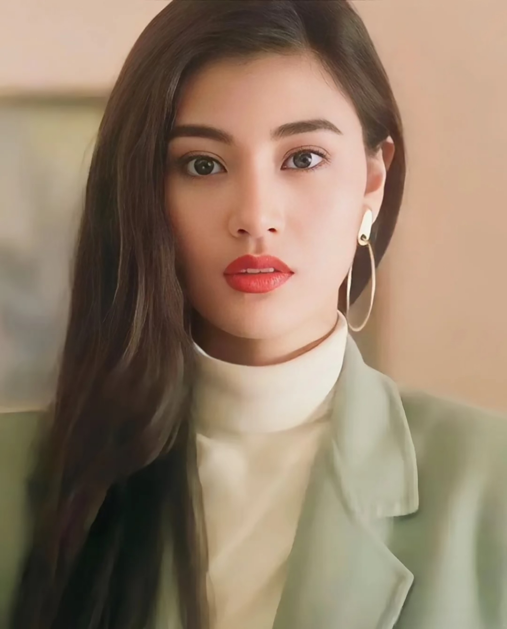 李嘉欣颜值巅峰的样子,极美!这盛世容颜,惊艳,无人能及!  图网侵删