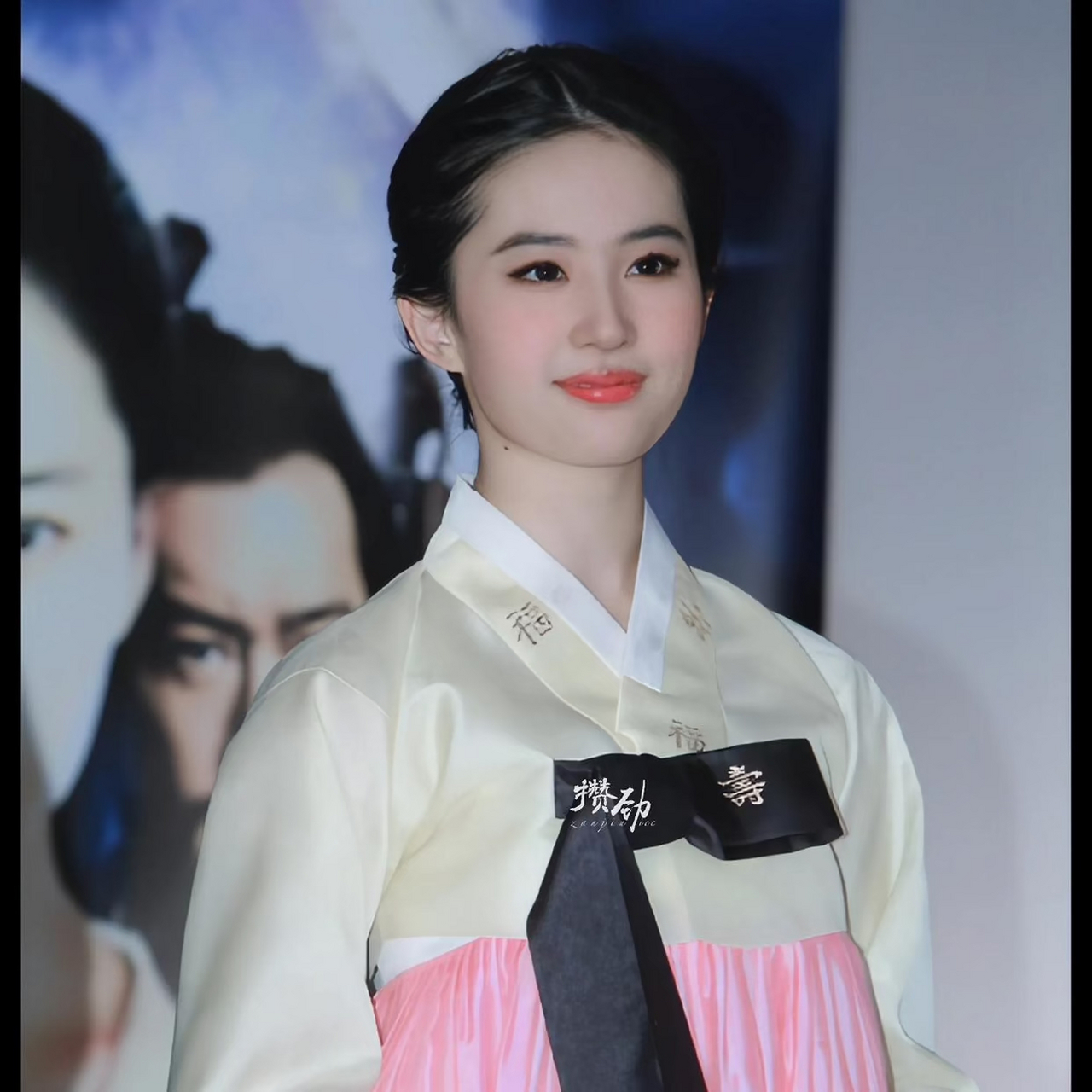 刘亦菲在韩国宣传倩女幽魂的活动图,很漂亮!