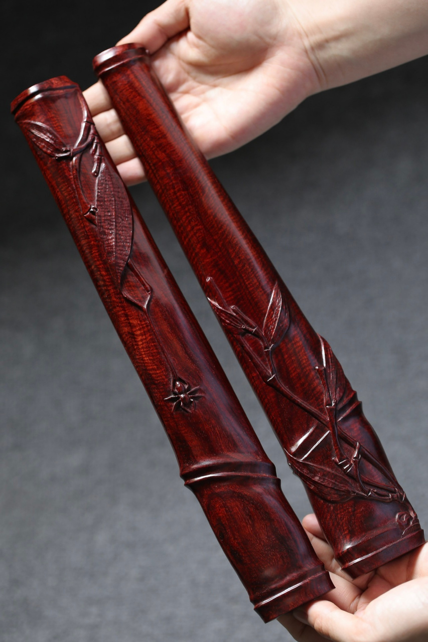 小叶紫檀 | 竹节镇尺 二膘料,满细水波纹,水波盈盈,材质细腻,巧雕竹节