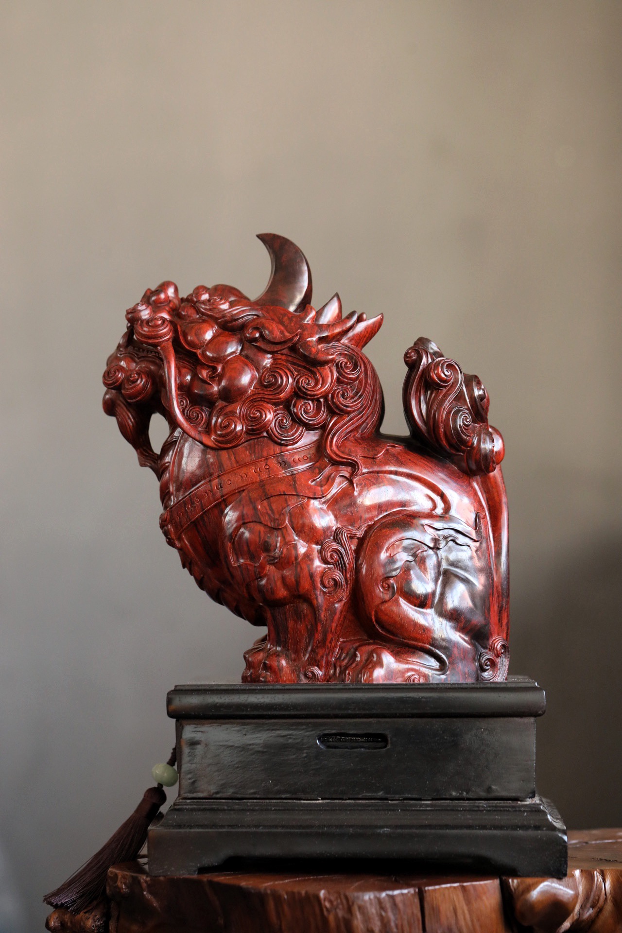 紫檀|招财貔貅 香炉 摆件  材色红润,雕刻圆熟,貔貅敦实有力,双目有神