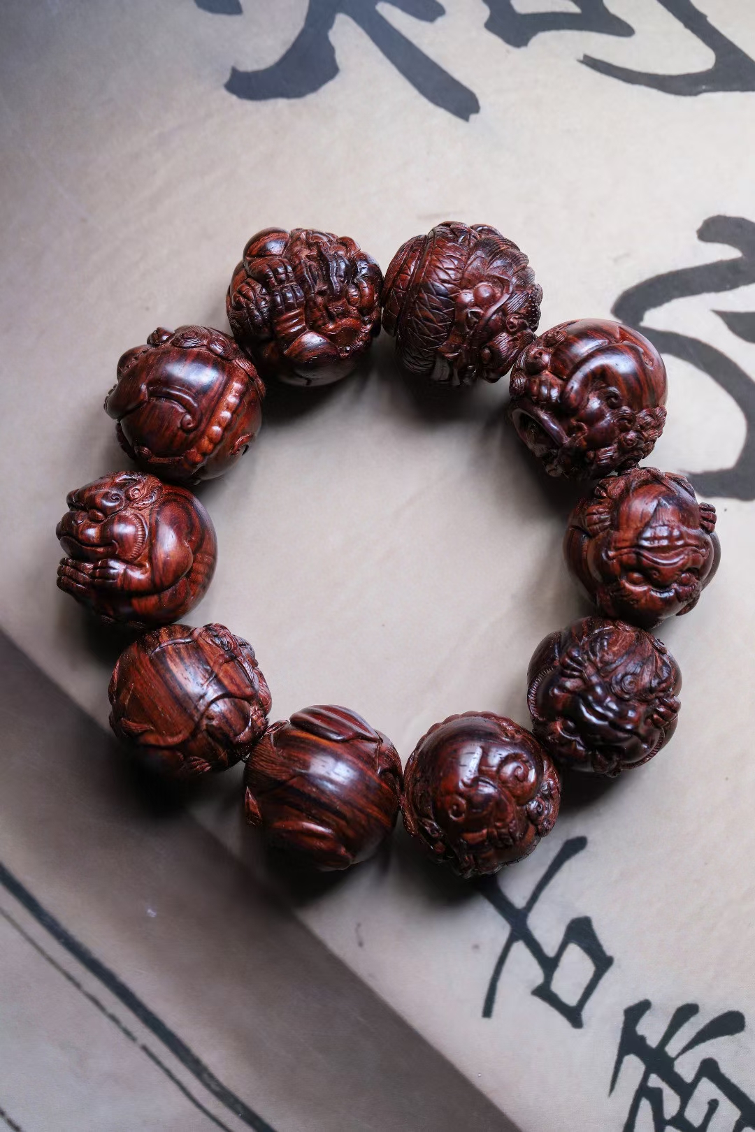 海黄 | 雕刻手串  掌中龙九子,随身吉祥物.