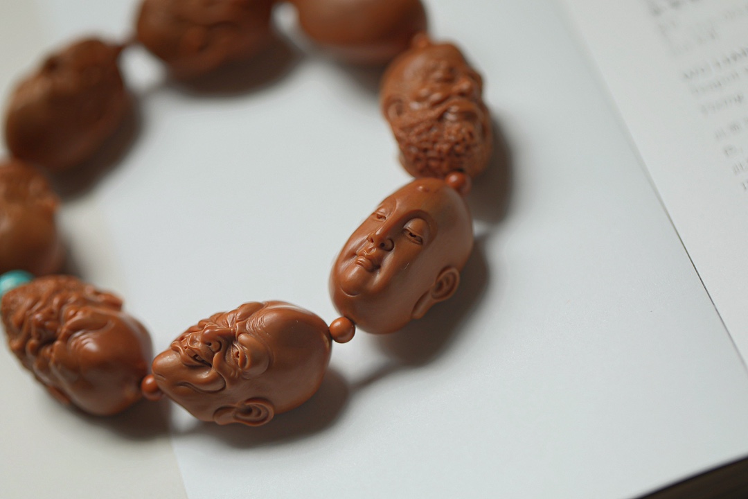 核雕|七星罗汉  精选老油核,颜色油润核形饱满,全手雕制,罗汉或肃穆或