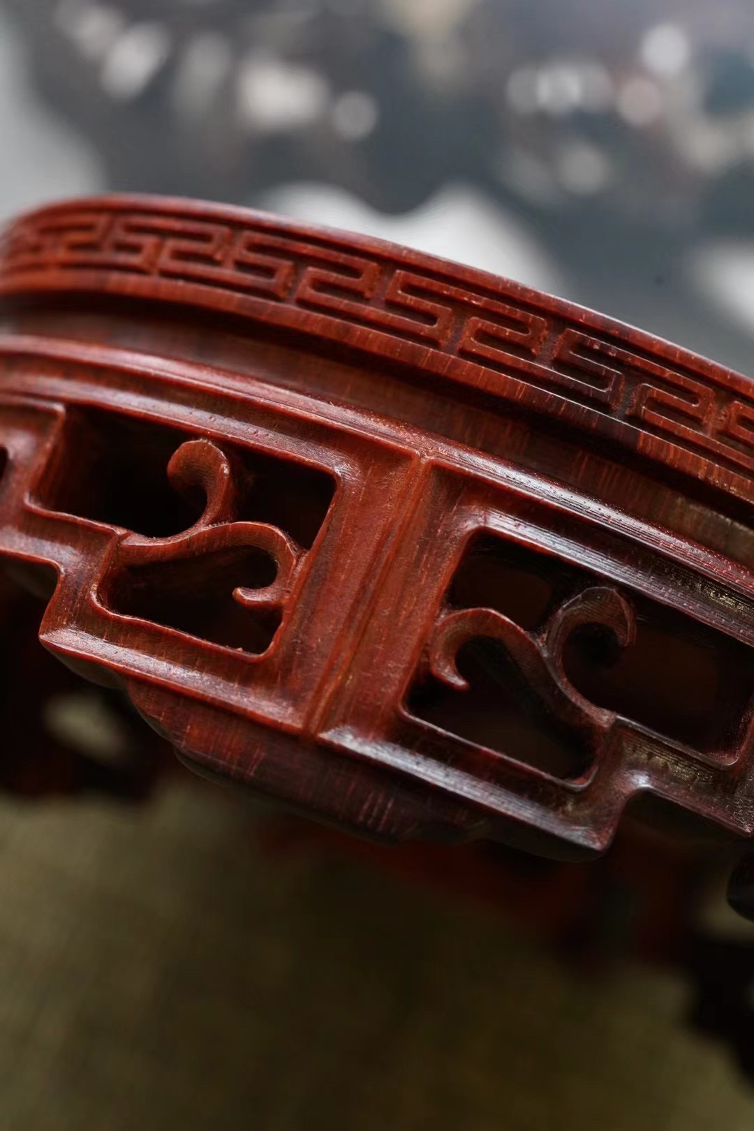 壶承  取自印度小叶紫檀拆房老料,一木挖制,镶嵌缅甸花梨瘤疤樱子瘤