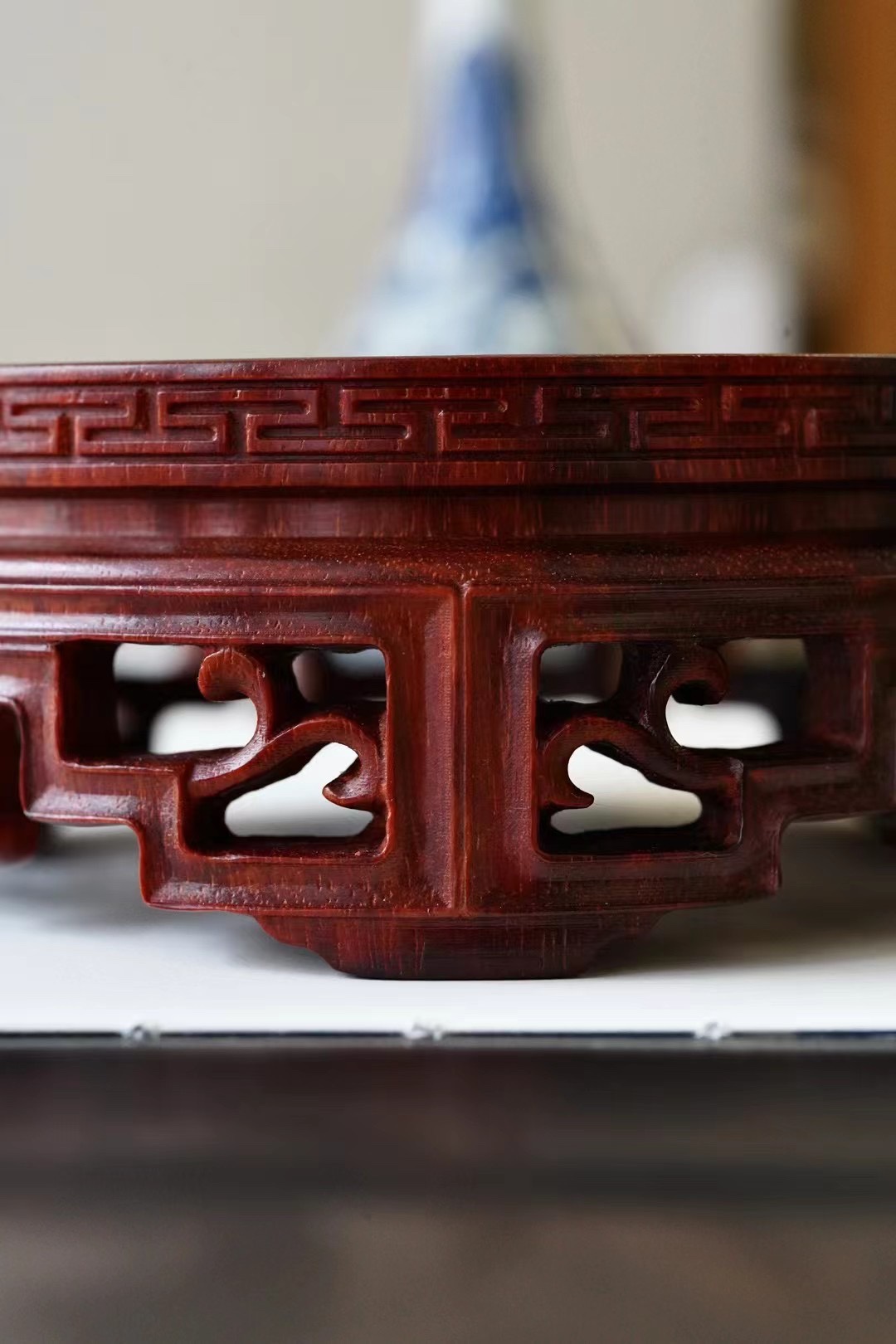 壶承  取自印度小叶紫檀拆房老料,一木挖制,镶嵌缅甸花梨瘤疤樱子瘤