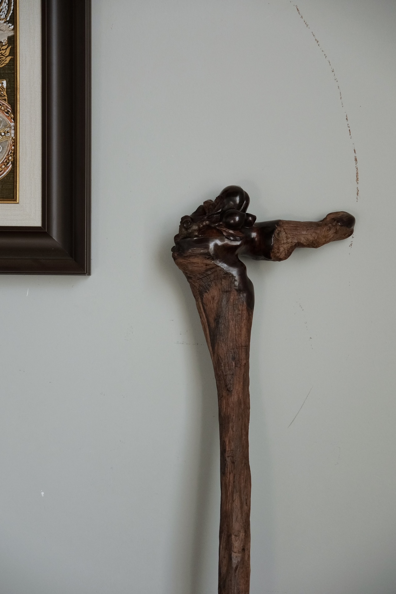 精选风化皮裟老料,年份久远,材质稳定,精品老挝大红酸枝,拐杖,衬托