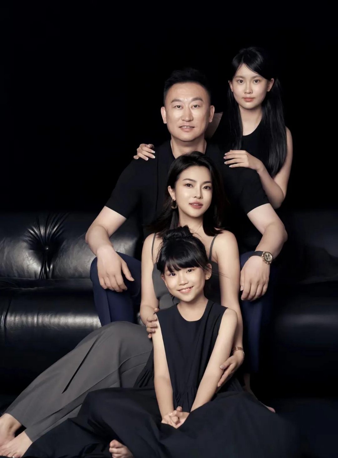 北京时间4月3日凌晨,cba青岛男篮主教练刘维伟的老婆