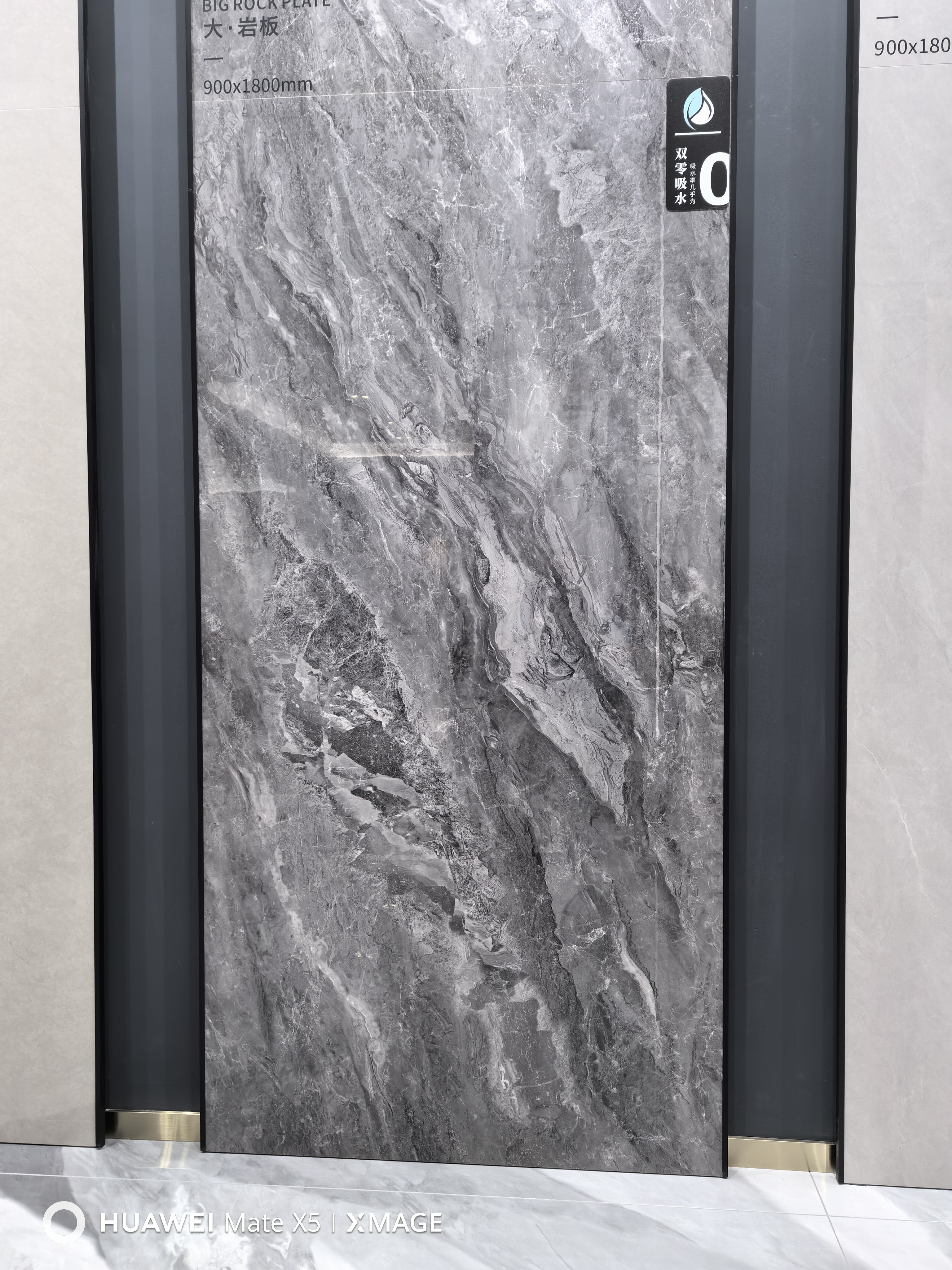 瓷砖这玩意虽是泥巴烧的,但可不是农村的土窑土灶,是大有讲究,尤其是