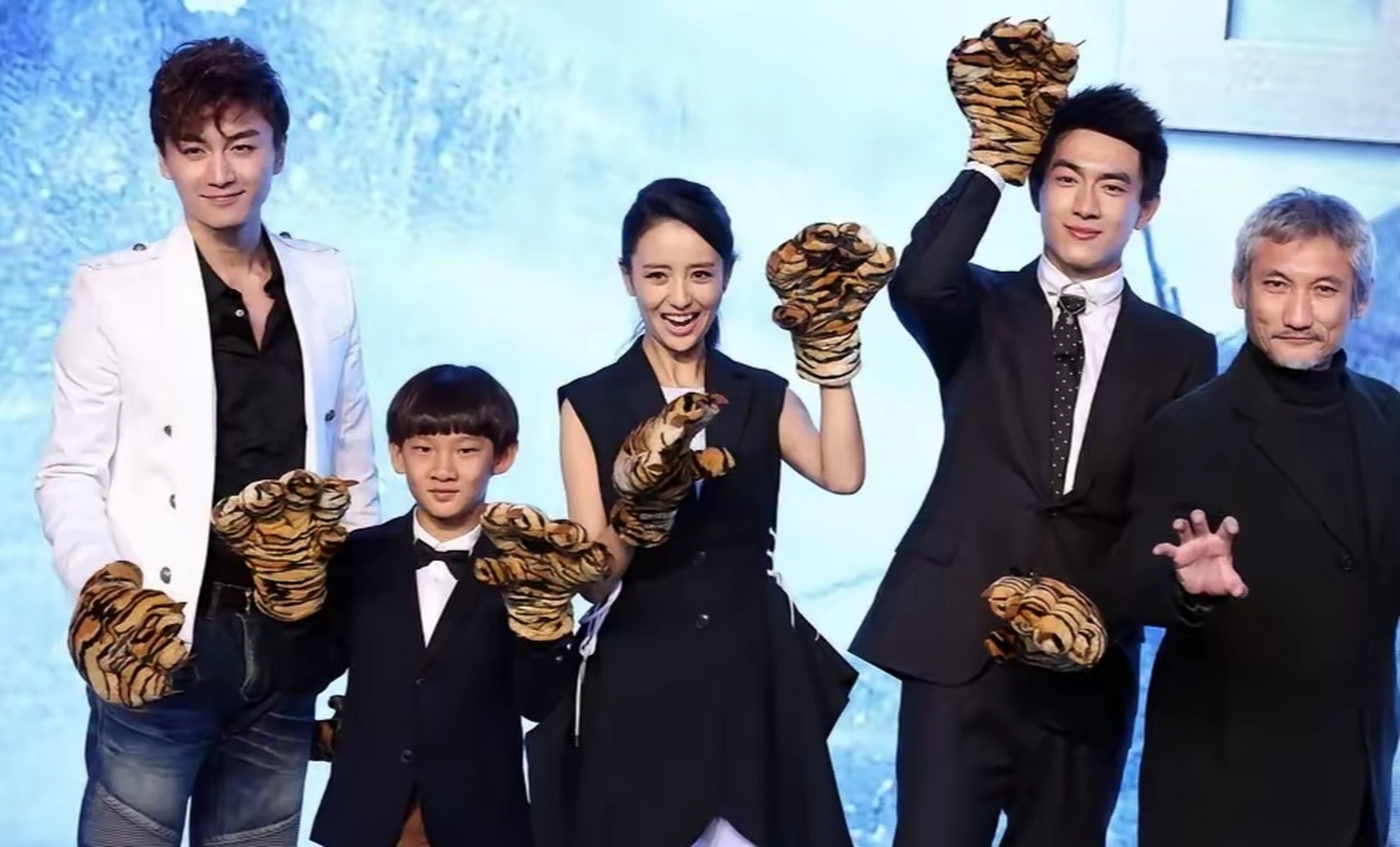 彭于晏跟林更新站一起被秒成渣,看来林狗确实是帅#林更新