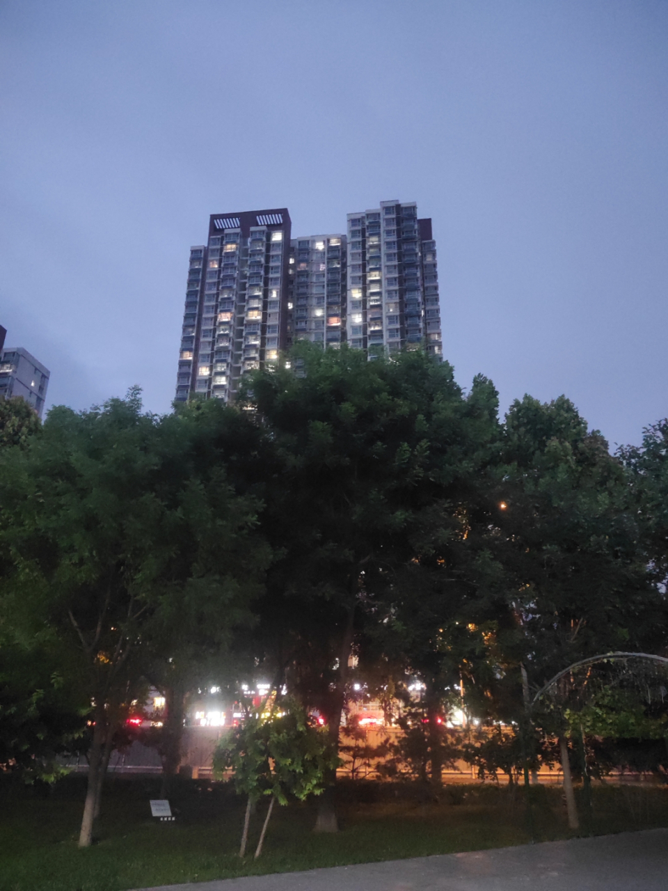 三十六计,暗度陈仓,意思就是琢磨对方的计谋,顺着他的走,假意中计