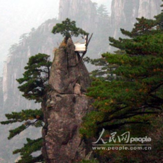 世界十大奇石 之七:妙笔生花石 中国黄山妙笔生花石,是黄山著名的景点
