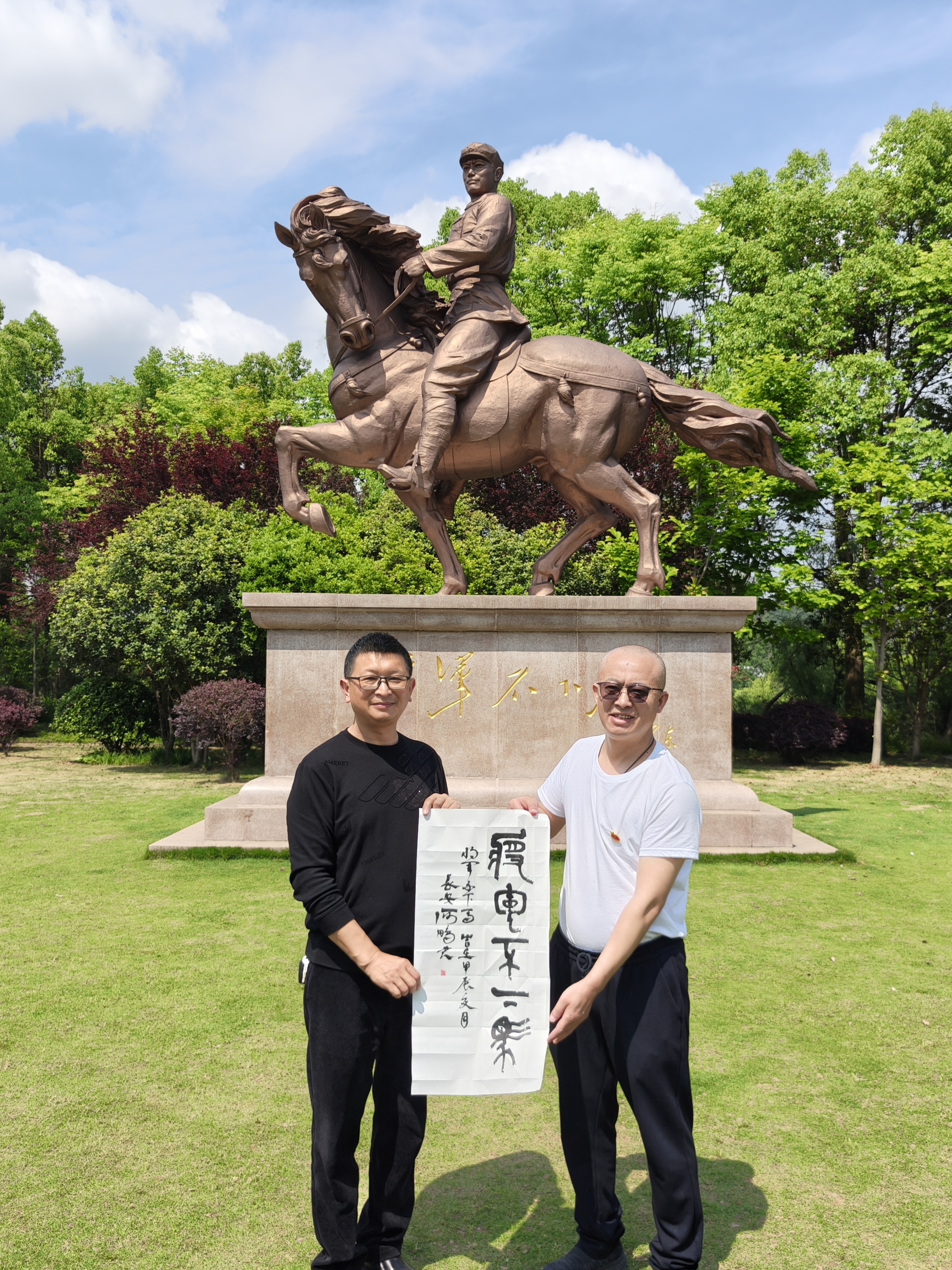 欢迎西安篆书学会秘书长何鹏 光临中国第一将军县湖北红安 非常感恩何