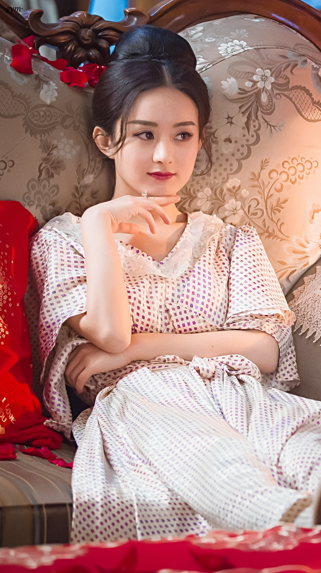 赵丽颖早期饰演尹新月剧照,果然是岁月从不败美人,她的小脸蛋到现在都