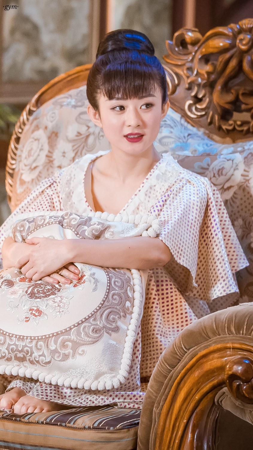 赵丽颖早期饰演尹新月剧照,果然是岁月从不败美人,她的小脸蛋到现在都