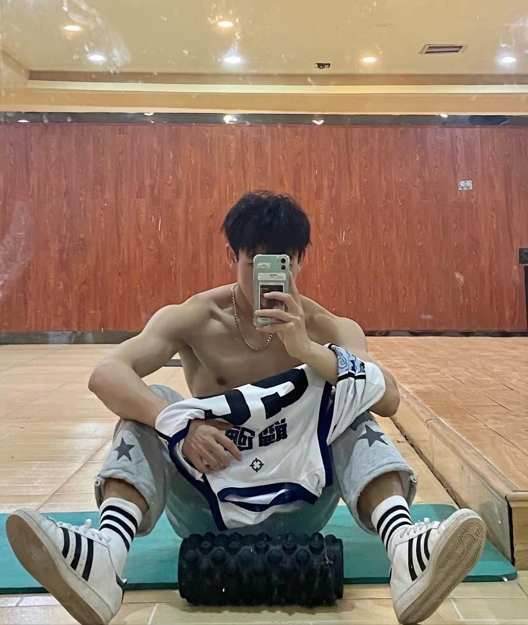 太帅了吧!#体育生# #帅哥# #小奶狗