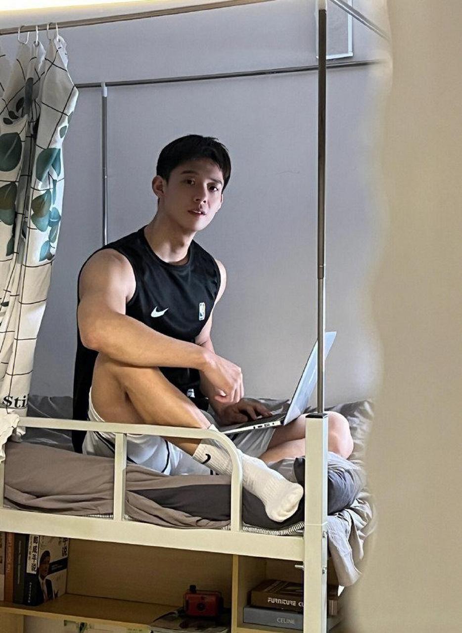 你喜欢这样的室友吗#小奶狗# #帅哥