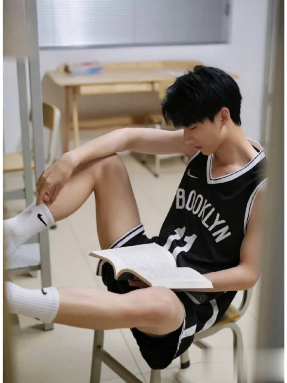 帅死!男大腹肌体育生,绝了#帅哥# #白袜# #小奶狗