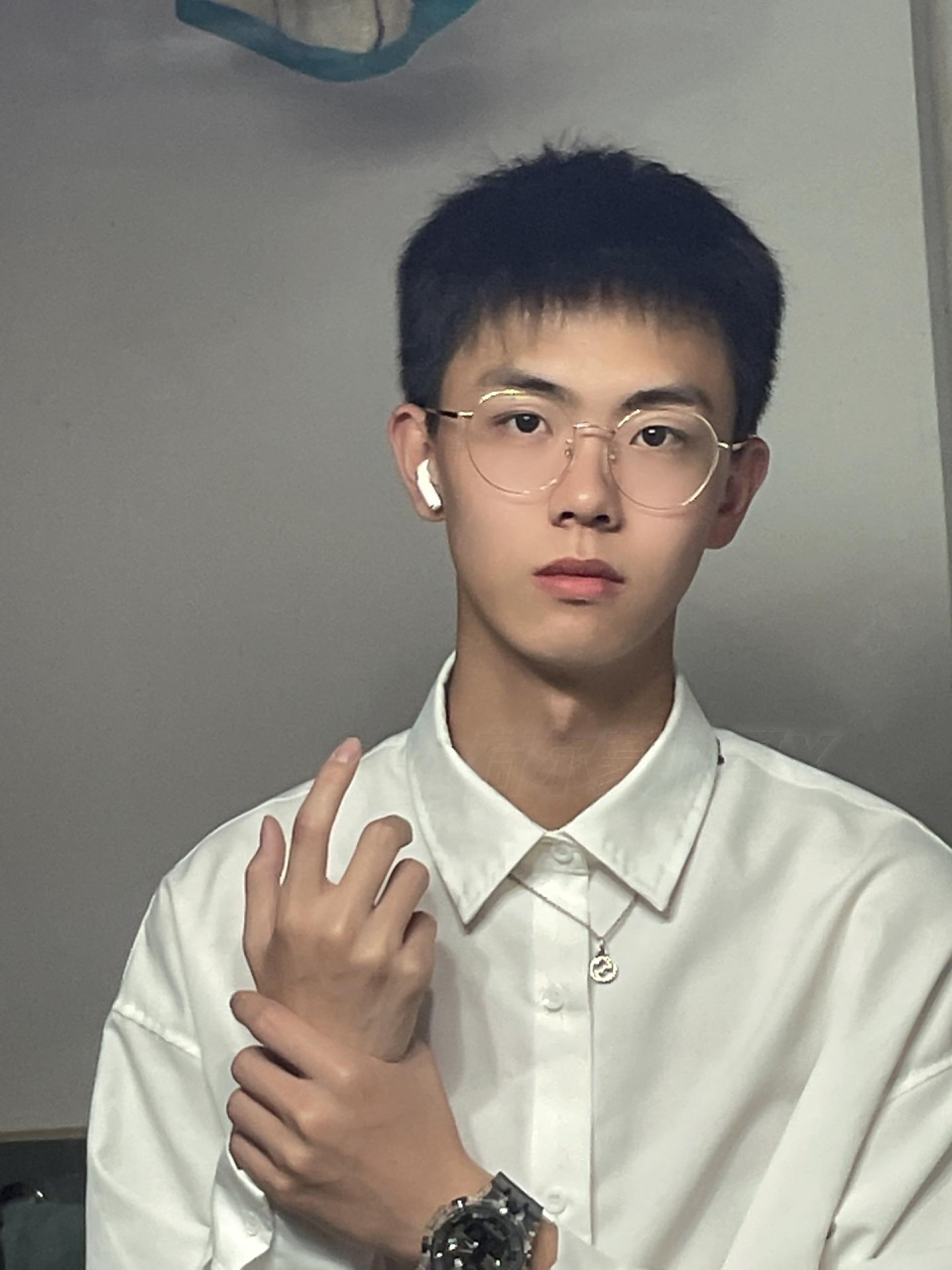 戴起眼镜起来也很好看哦#帅哥# #小奶狗