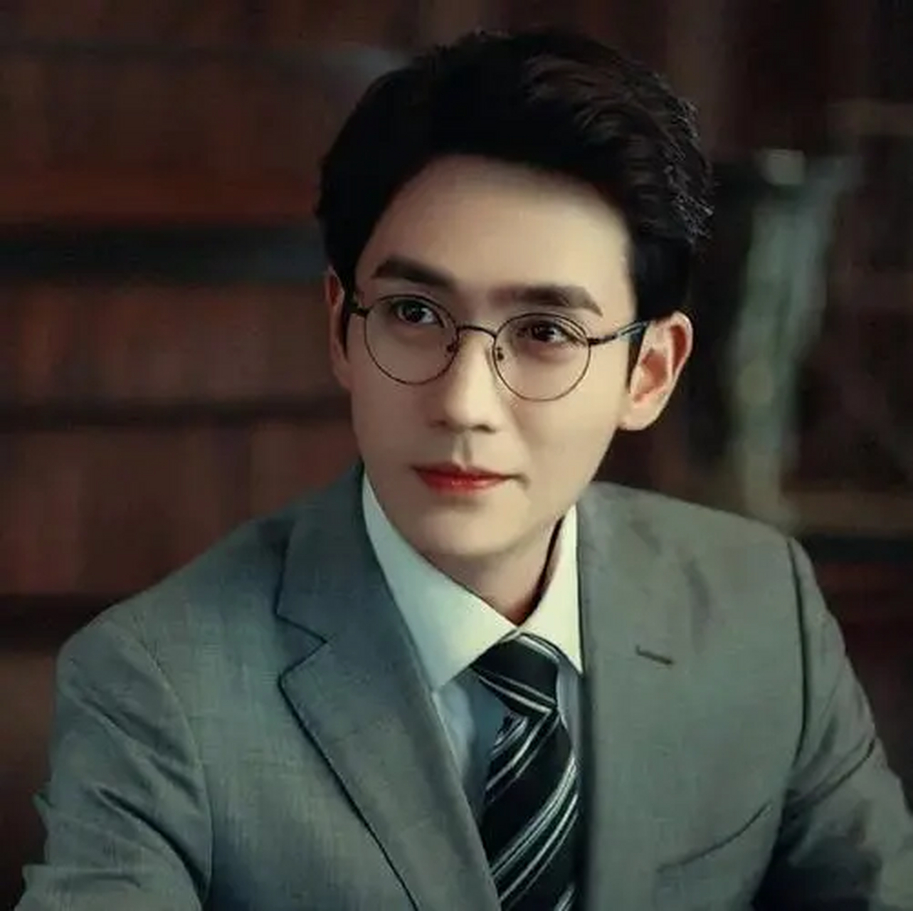 谁能想到当年从《镇魂》里漂亮,斯文,睫毛长长,眼睛好看的不真实的朱