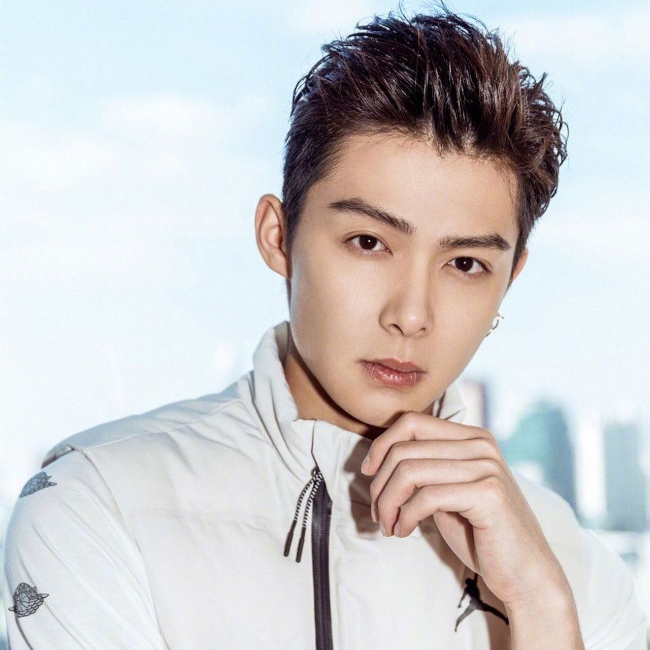 杨旭文是任娇坠落案的当事人,(注意没说他是疑犯),因出演《唐朝诡事录