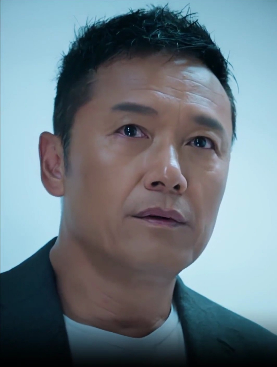 感觉年纪大了以后,反而让人觉得格外帅气了的男演员,一位是苗侨伟
