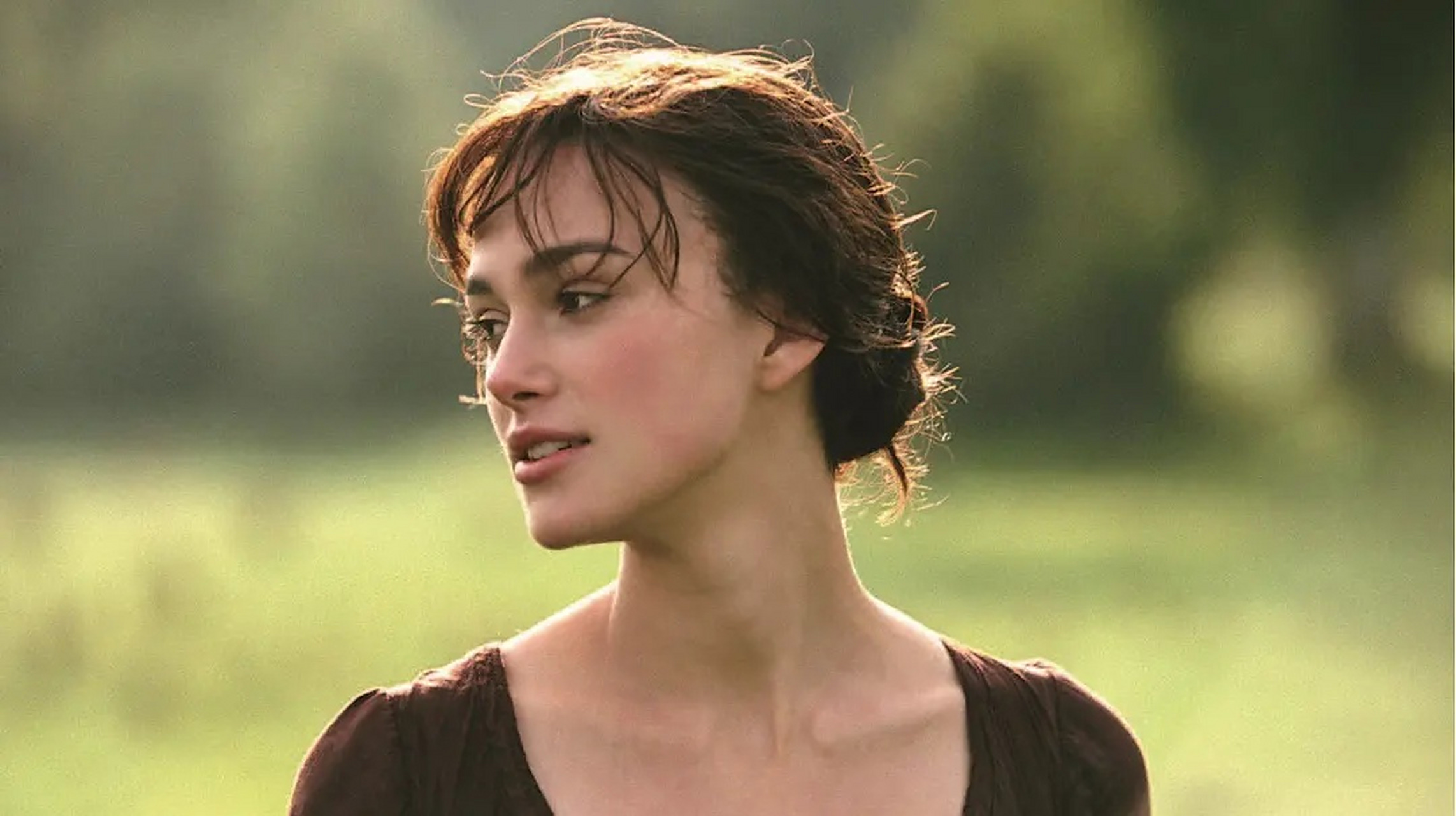 2005年版的电影《傲慢与偏见》是我最爱的一版,英伦田园乡村美如画