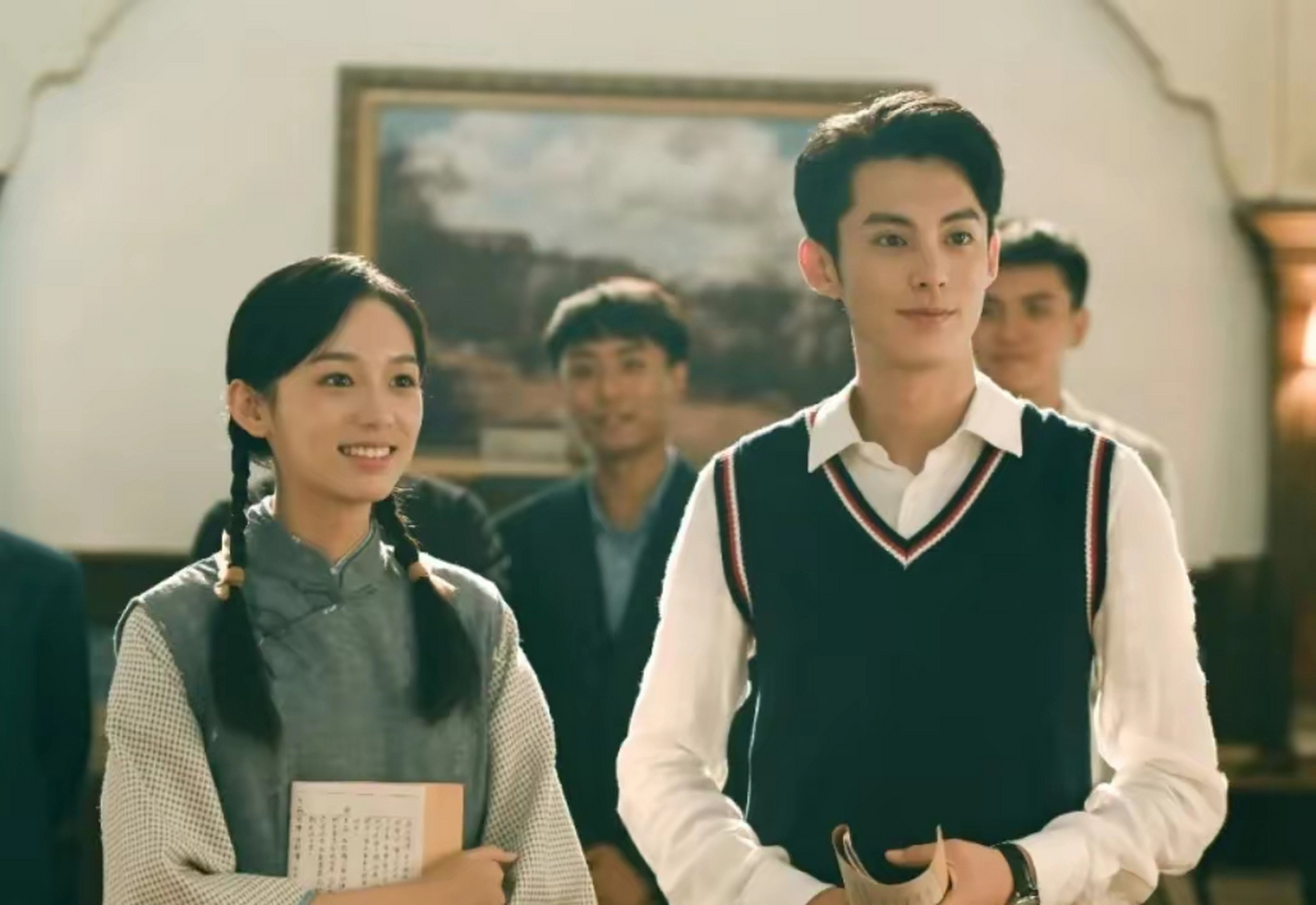 王鹤棣和周也新剧《我们的西南联大》今晚开播,程嘉树要来了,搬好小