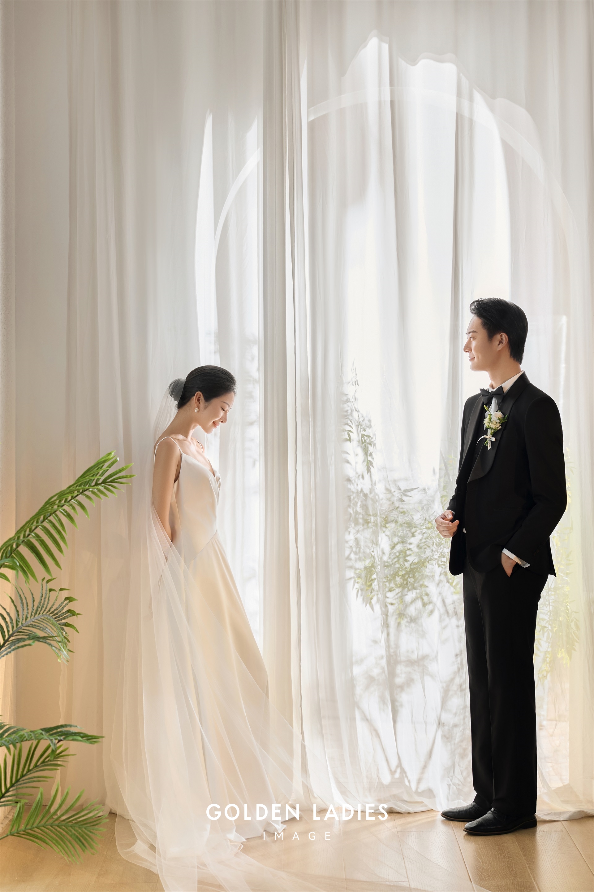 海口婚纱照 | 情感美学98 当室内实景遇上侘寂风 当光影恰到好处的