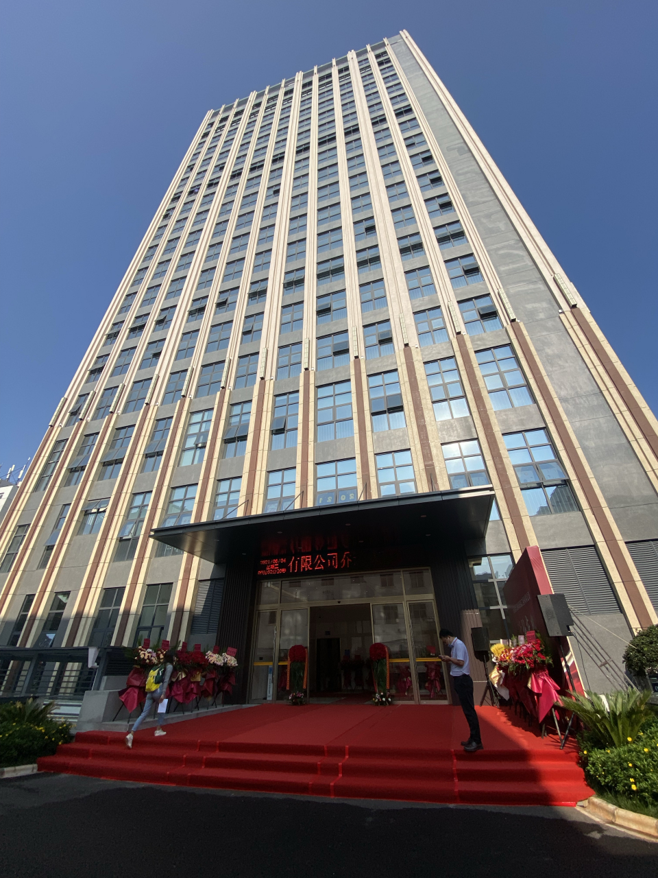 昆明离市中心最近最新的写字楼 辉煌年代大厦,地铁就在楼下,全面招商