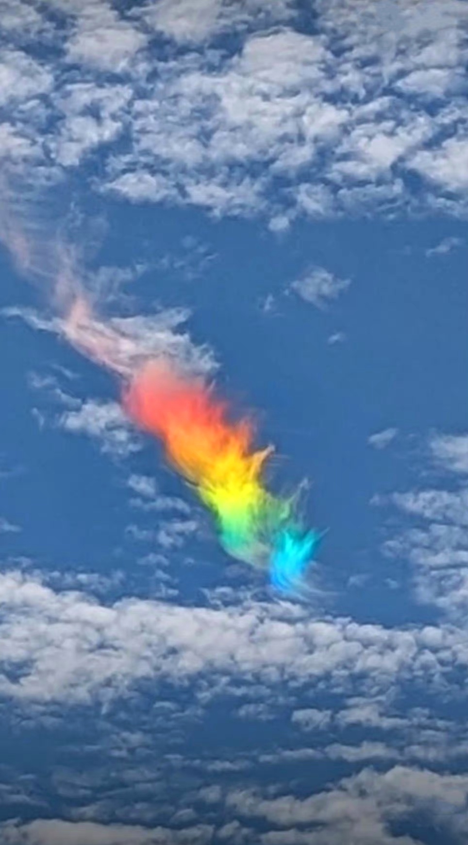 罕见火彩虹,好美#图文动态同步大赛