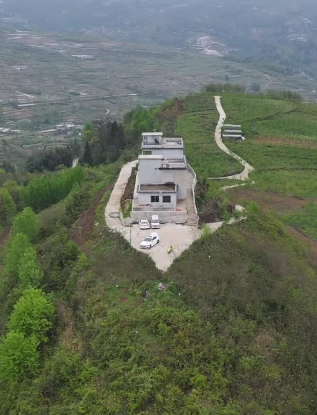 两兄弟漂泊异乡,辛勤劳动,终以汗水换取了丰盈的回报